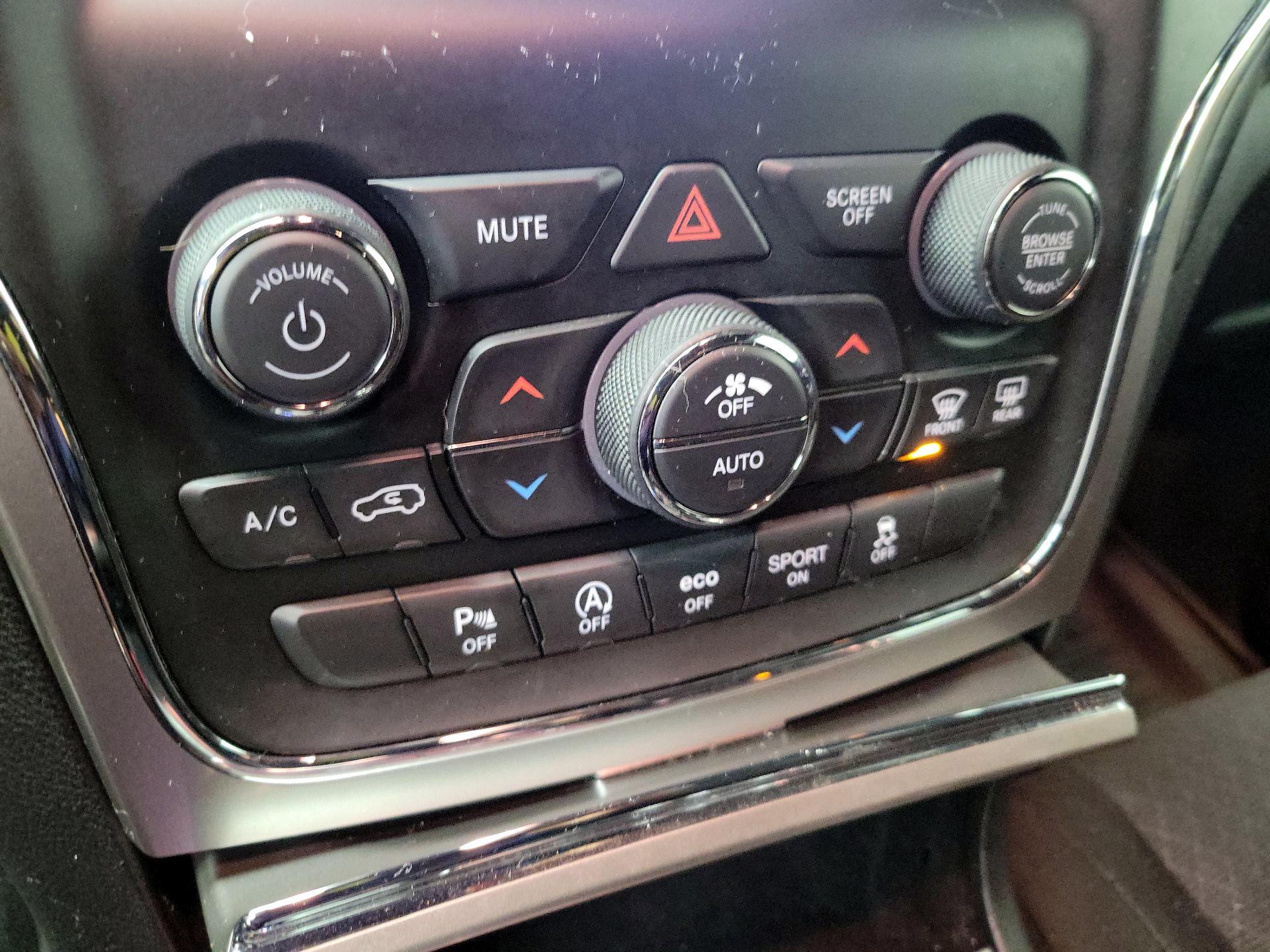 Thumbnail: 2021 Jeep Grand Cherokee - 16