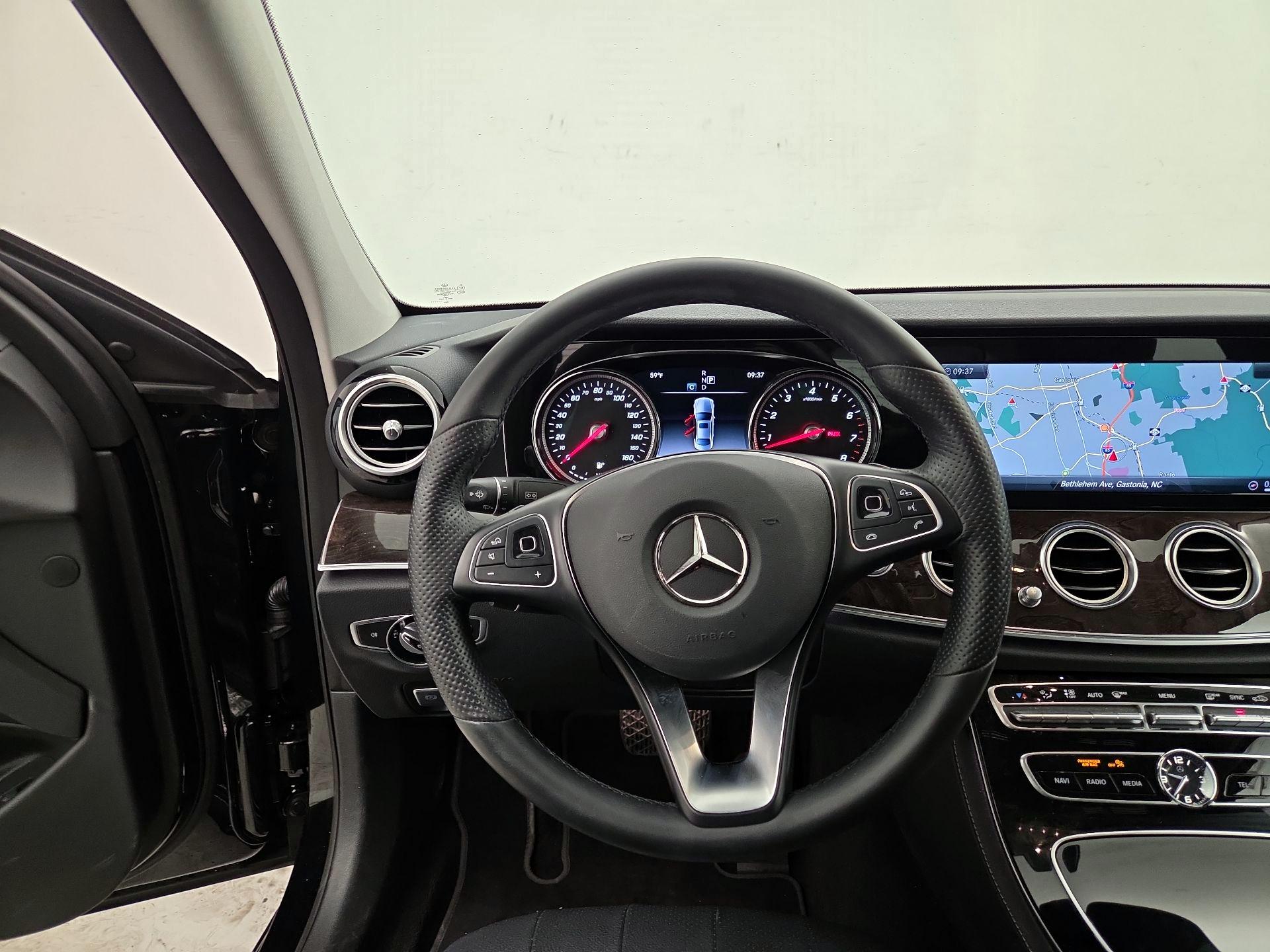 Thumbnail: 2017 Mercedes-Benz E-Class - 10