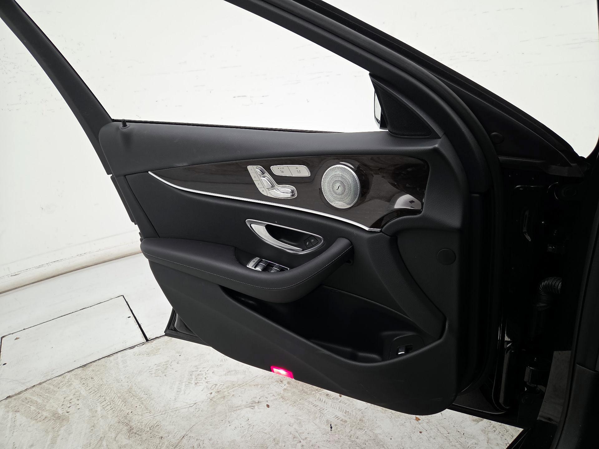 Thumbnail: 2017 Mercedes-Benz E-Class - 12