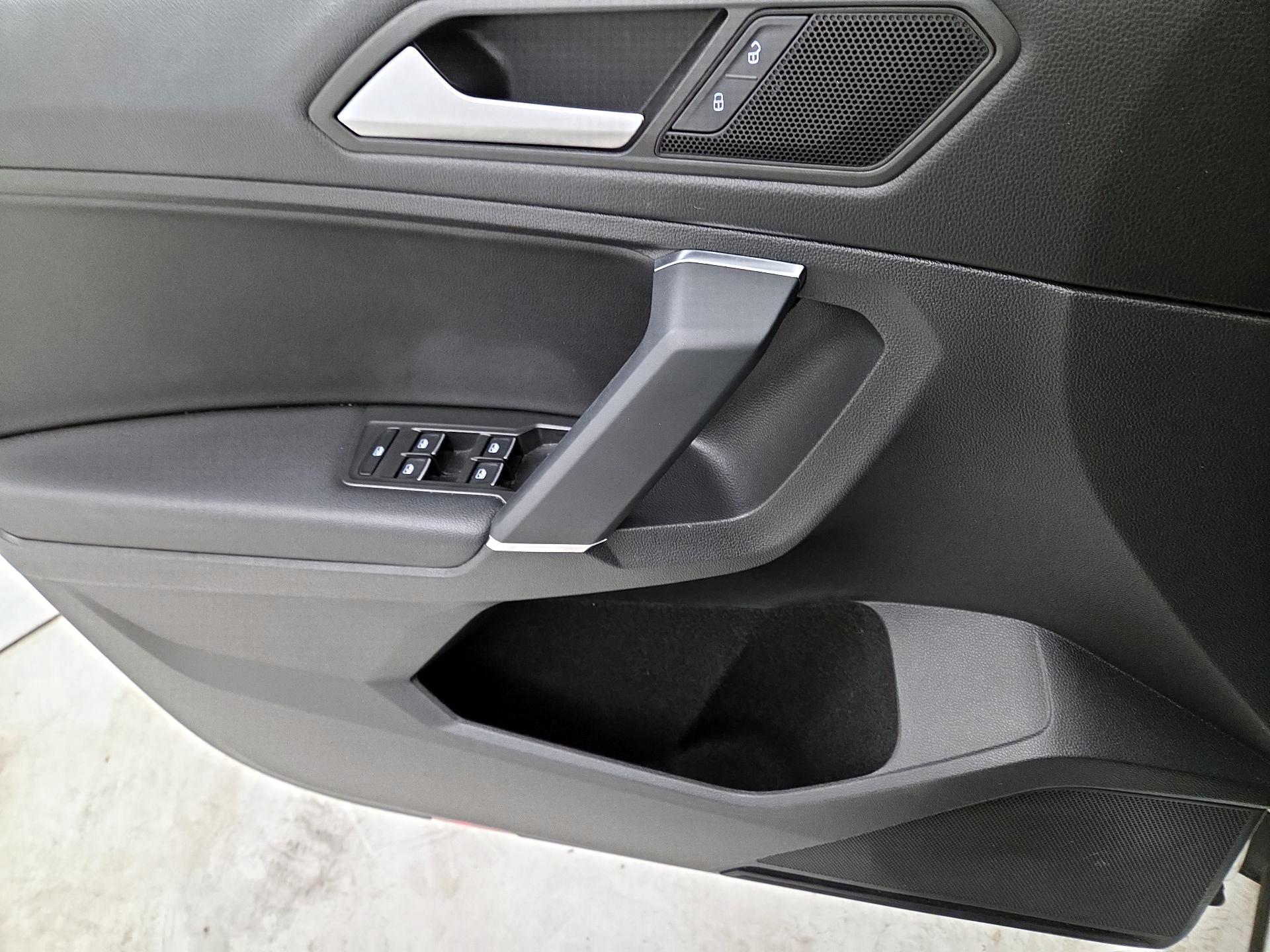 Thumbnail: 2020 Volkswagen Tiguan - 12