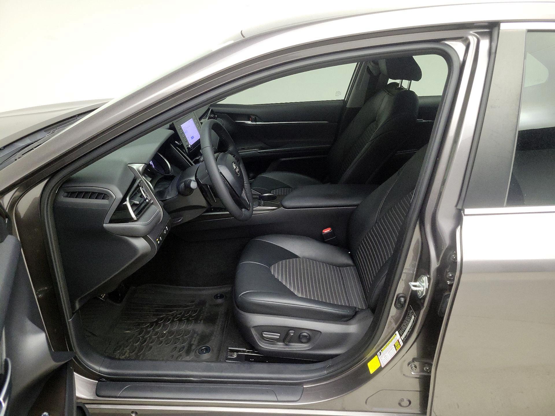 Thumbnail: 2022 Toyota Camry - 11