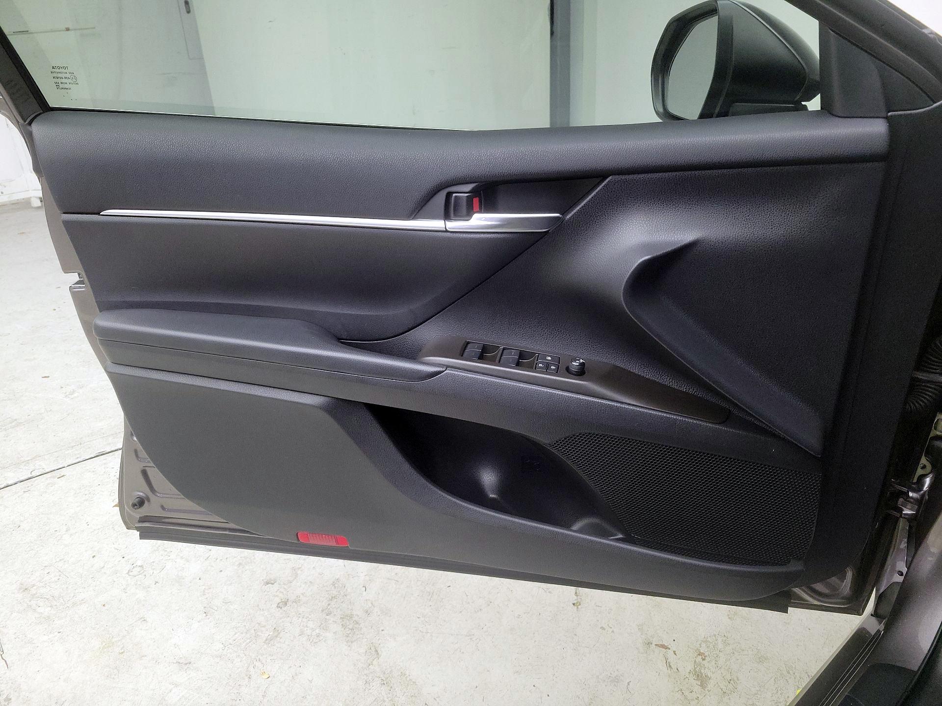 Thumbnail: 2022 Toyota Camry - 12