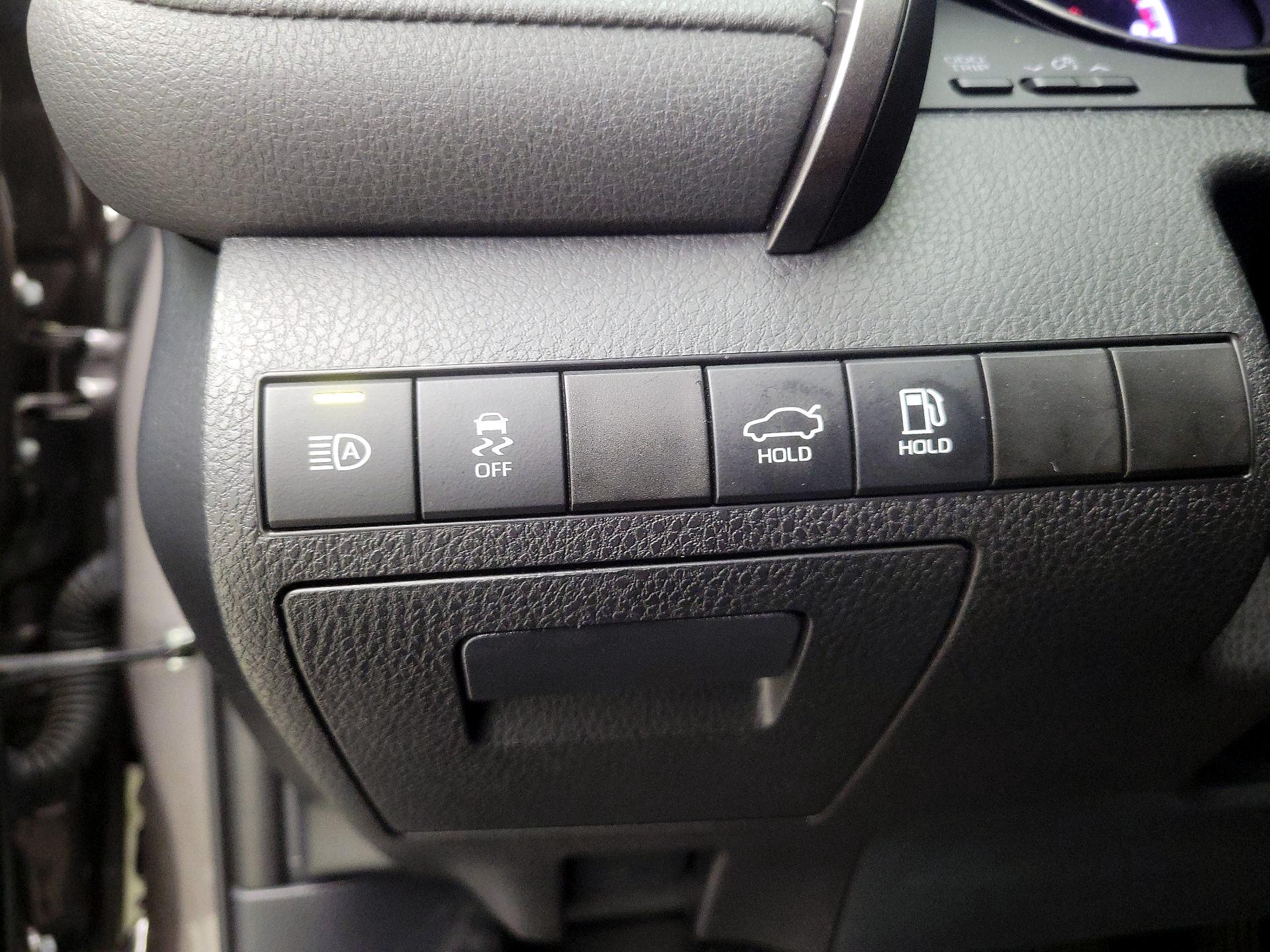 Thumbnail: 2022 Toyota Camry - 13