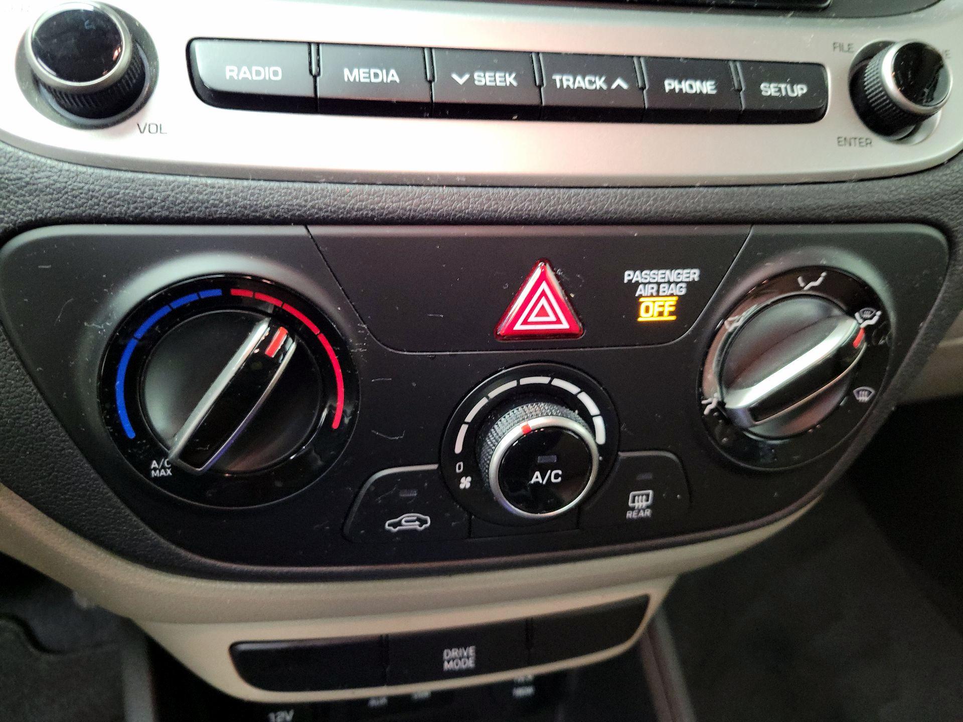 Thumbnail: 2022 Hyundai Accent - 16