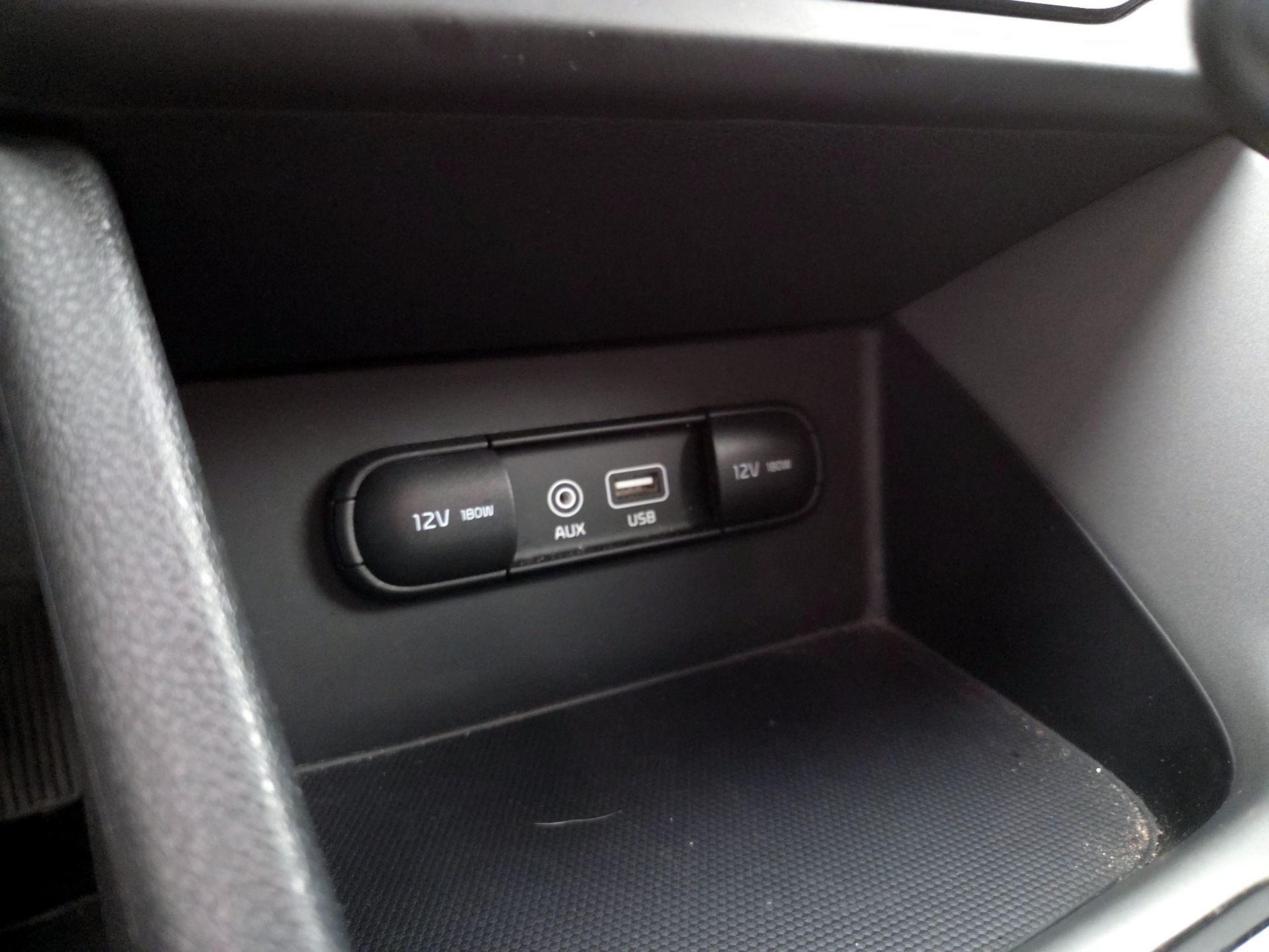 Thumbnail: 2019 Kia Niro - 18