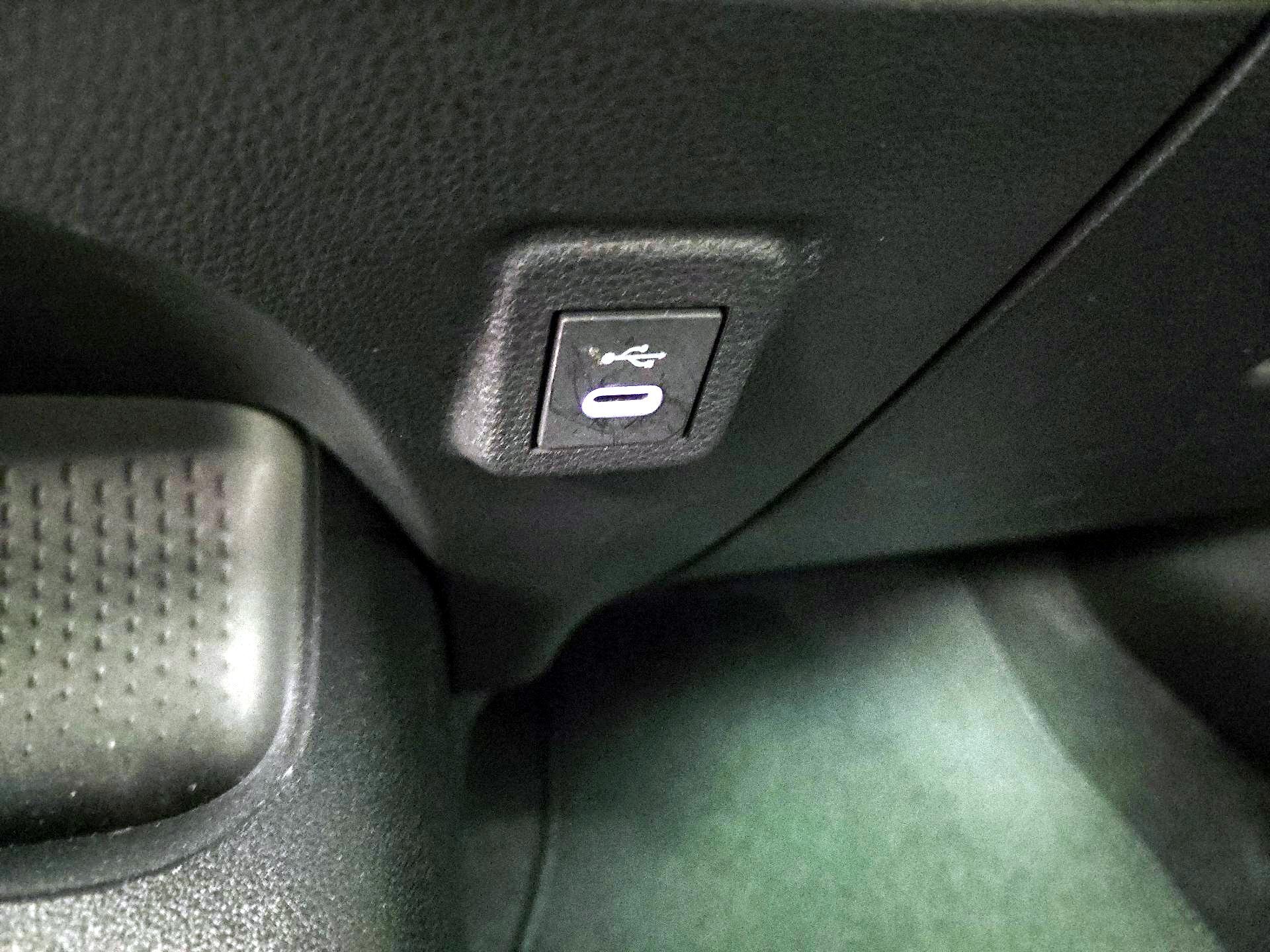 Thumbnail: 2025 Toyota Corolla - 18