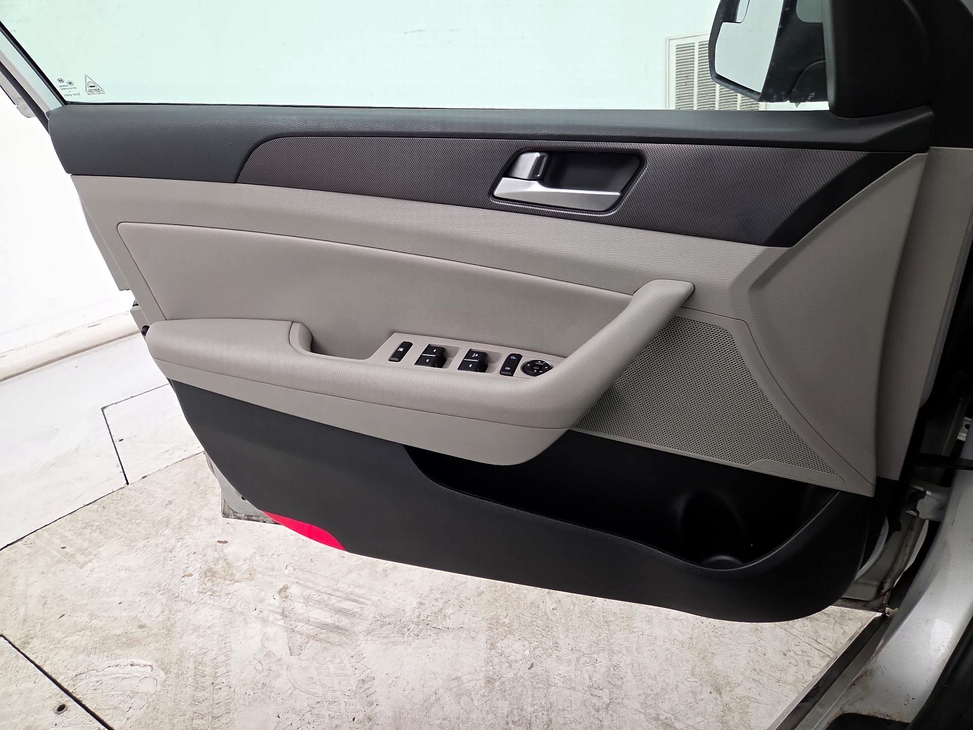 Thumbnail: 2017 Hyundai Sonata - 12