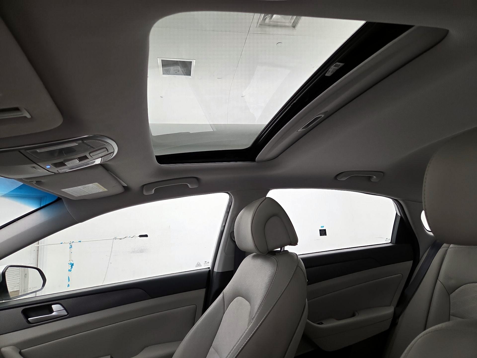 Thumbnail: 2017 Hyundai Sonata - 19