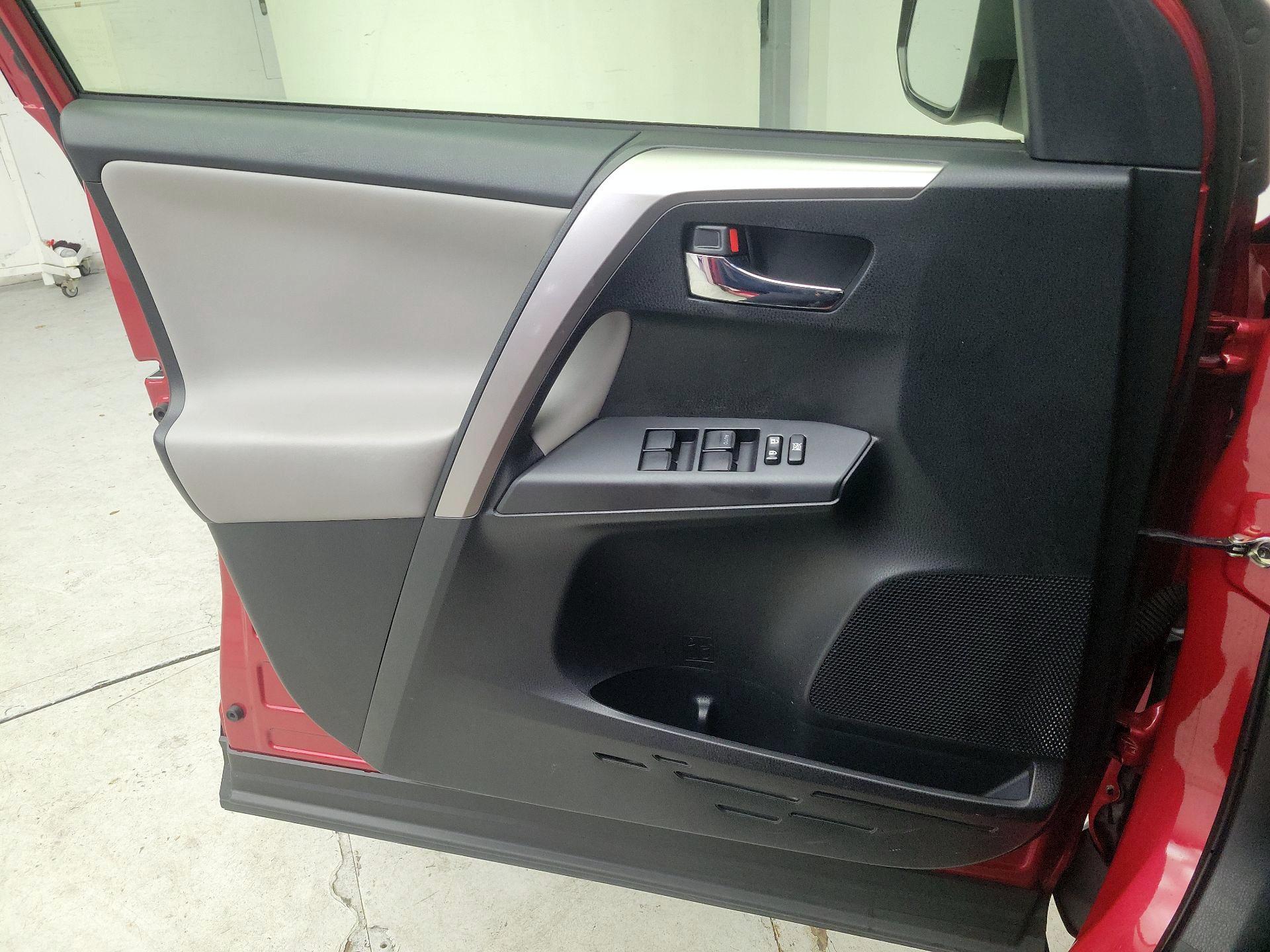 Thumbnail: 2017 Toyota RAV4 - 12