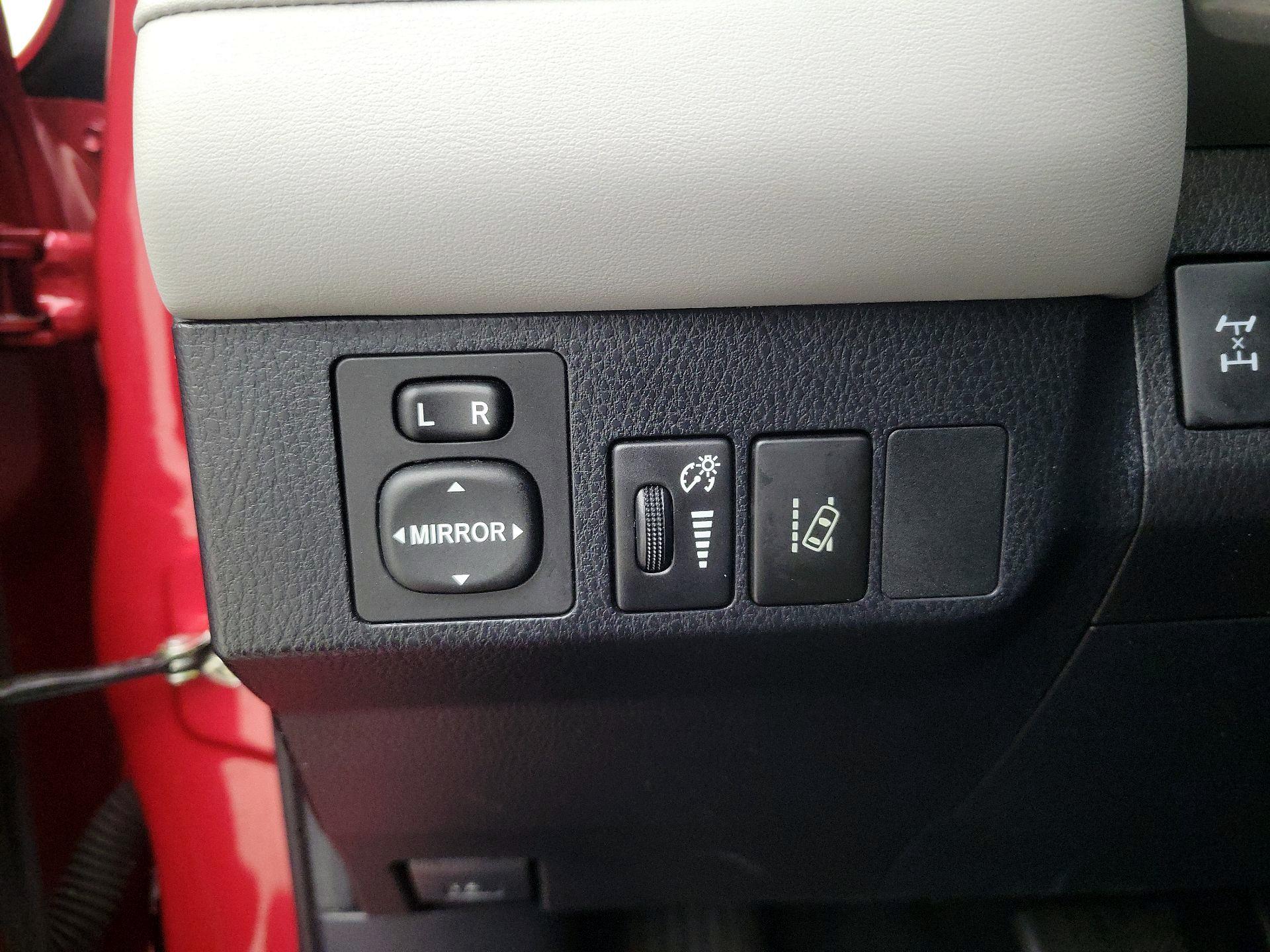 Thumbnail: 2017 Toyota RAV4 - 13