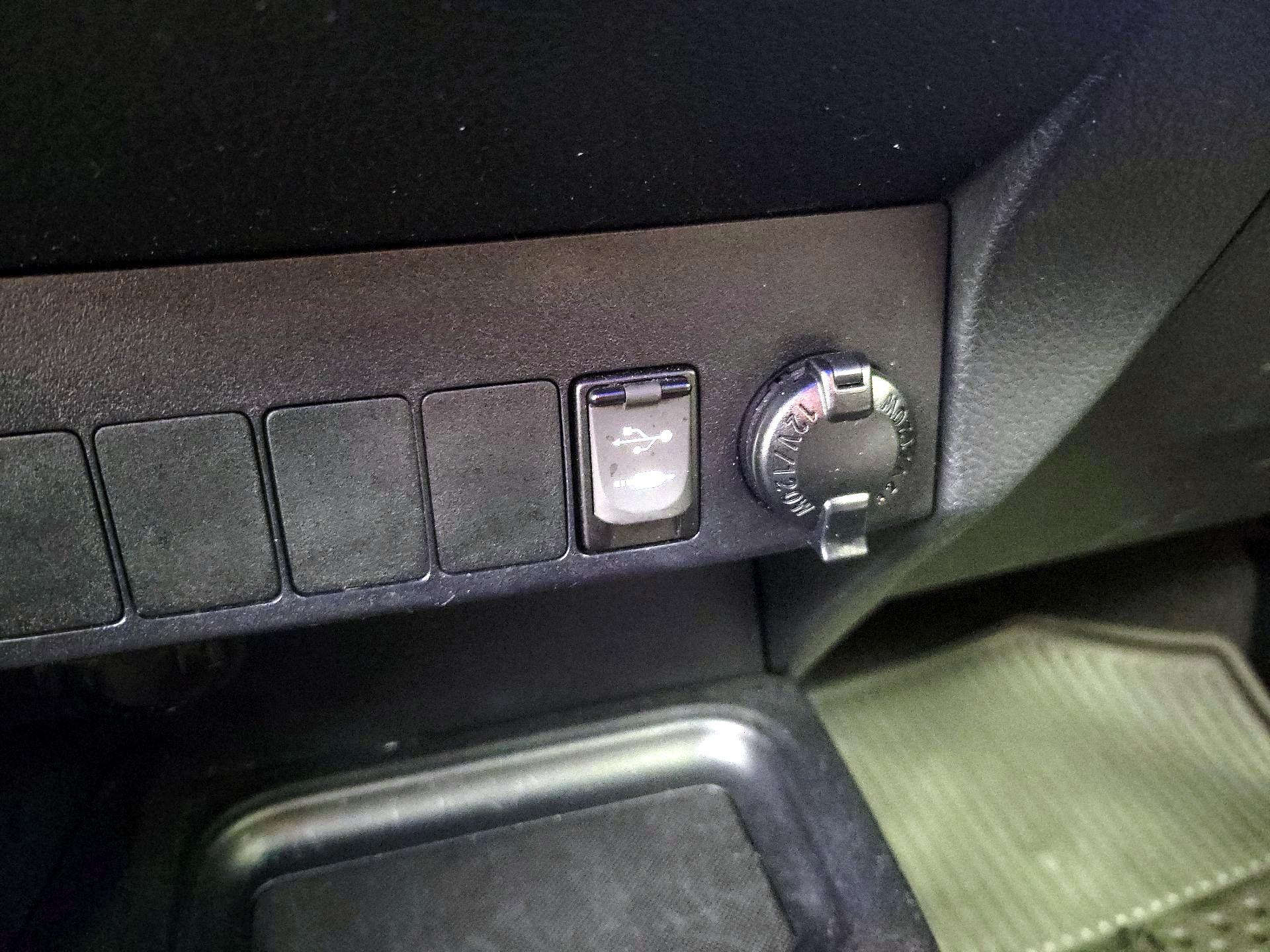 Thumbnail: 2017 Toyota RAV4 - 18