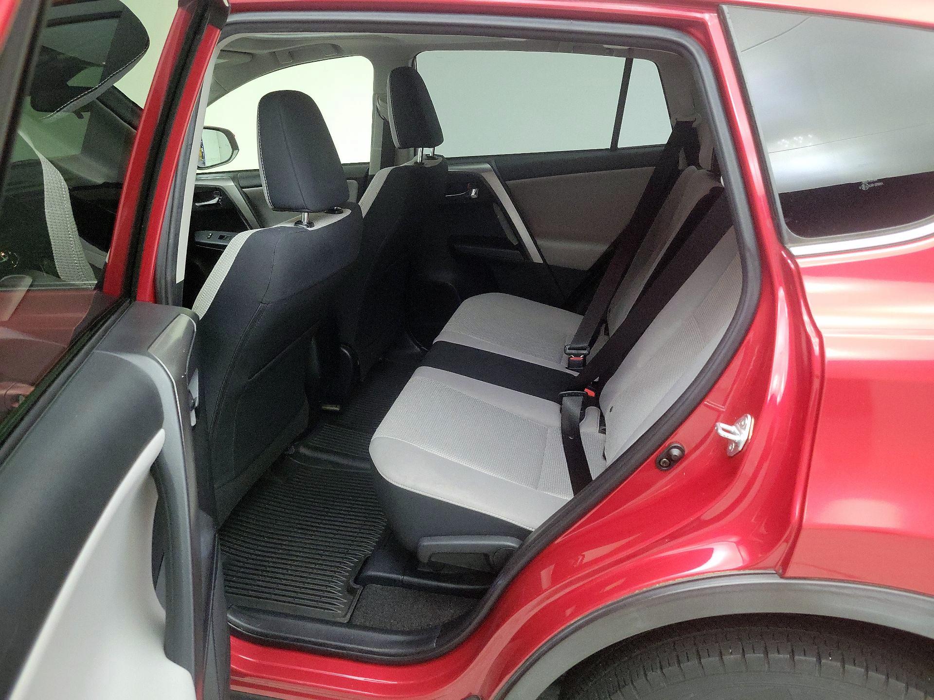 Thumbnail: 2017 Toyota RAV4 - 20