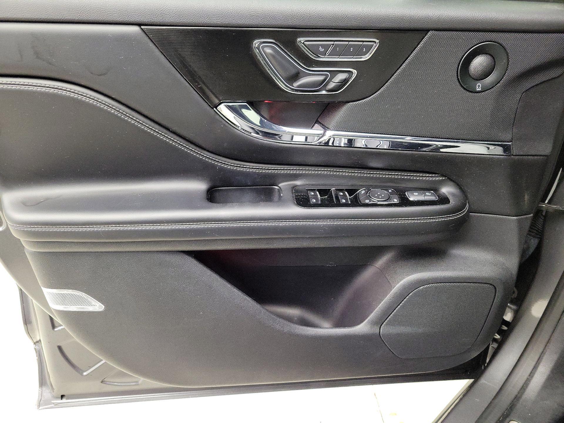 Thumbnail: 2022 Lincoln Corsair - 12