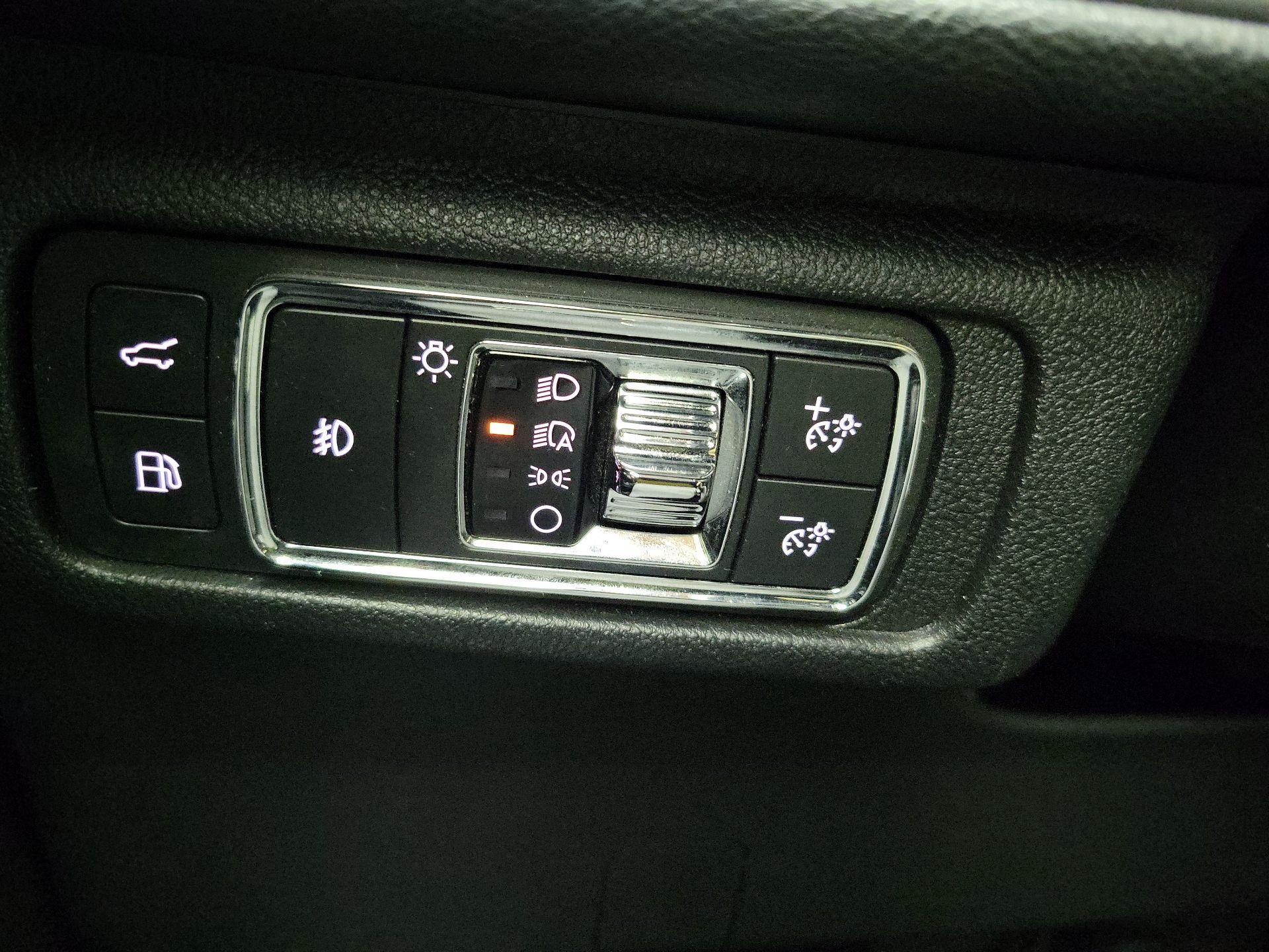 Thumbnail: 2022 Lincoln Corsair - 13