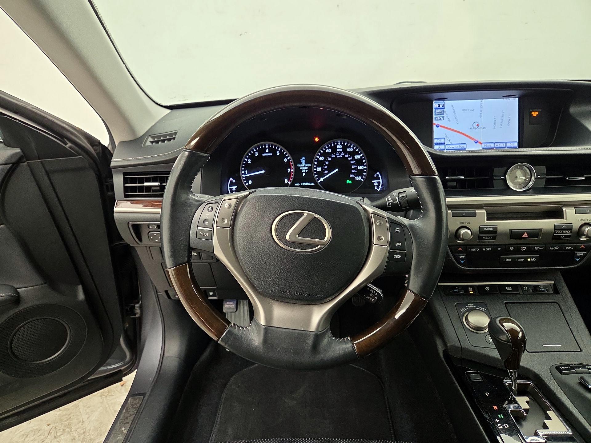 Thumbnail: 2014 Lexus ES - 10