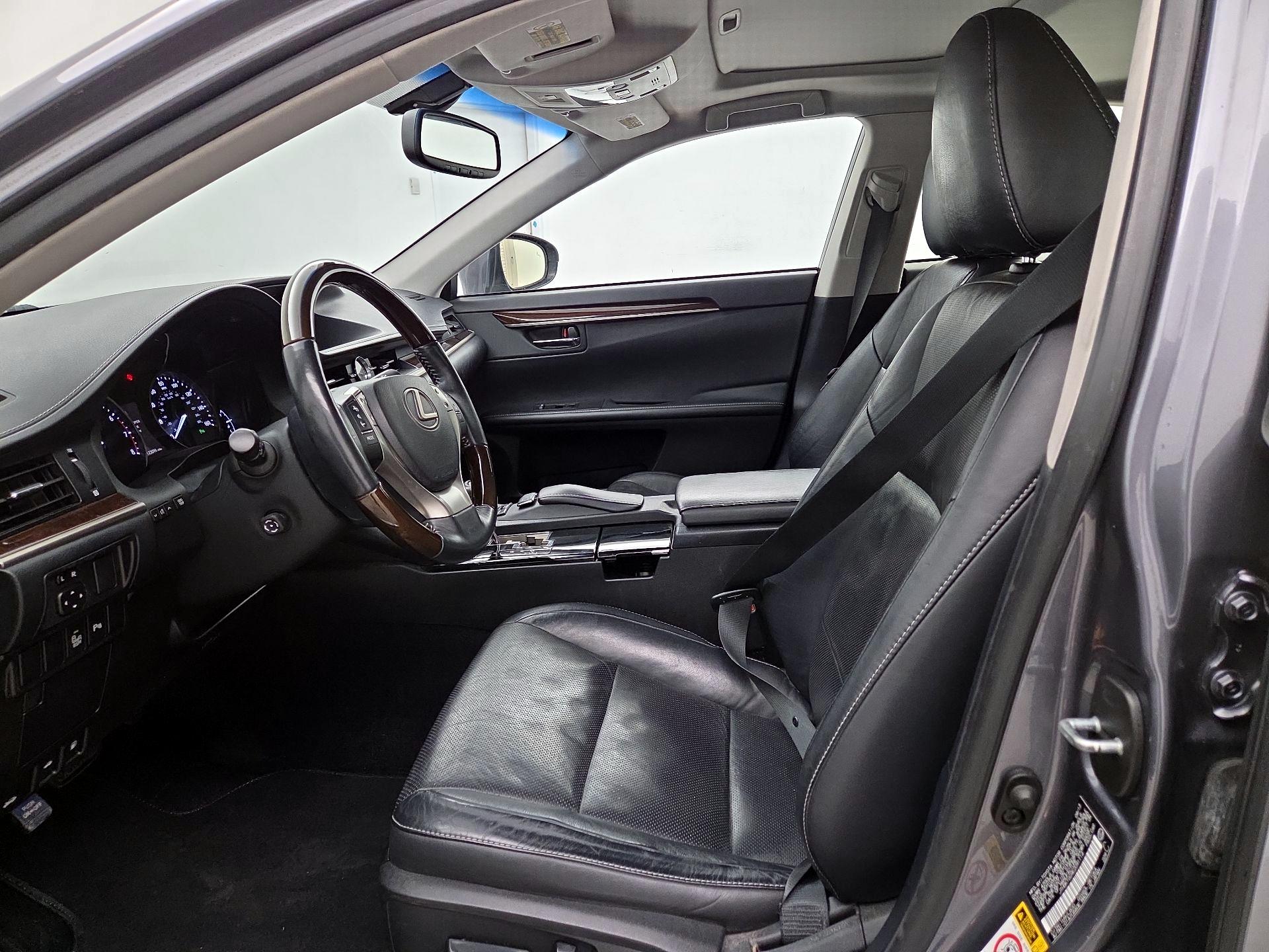 Thumbnail: 2014 Lexus ES - 11