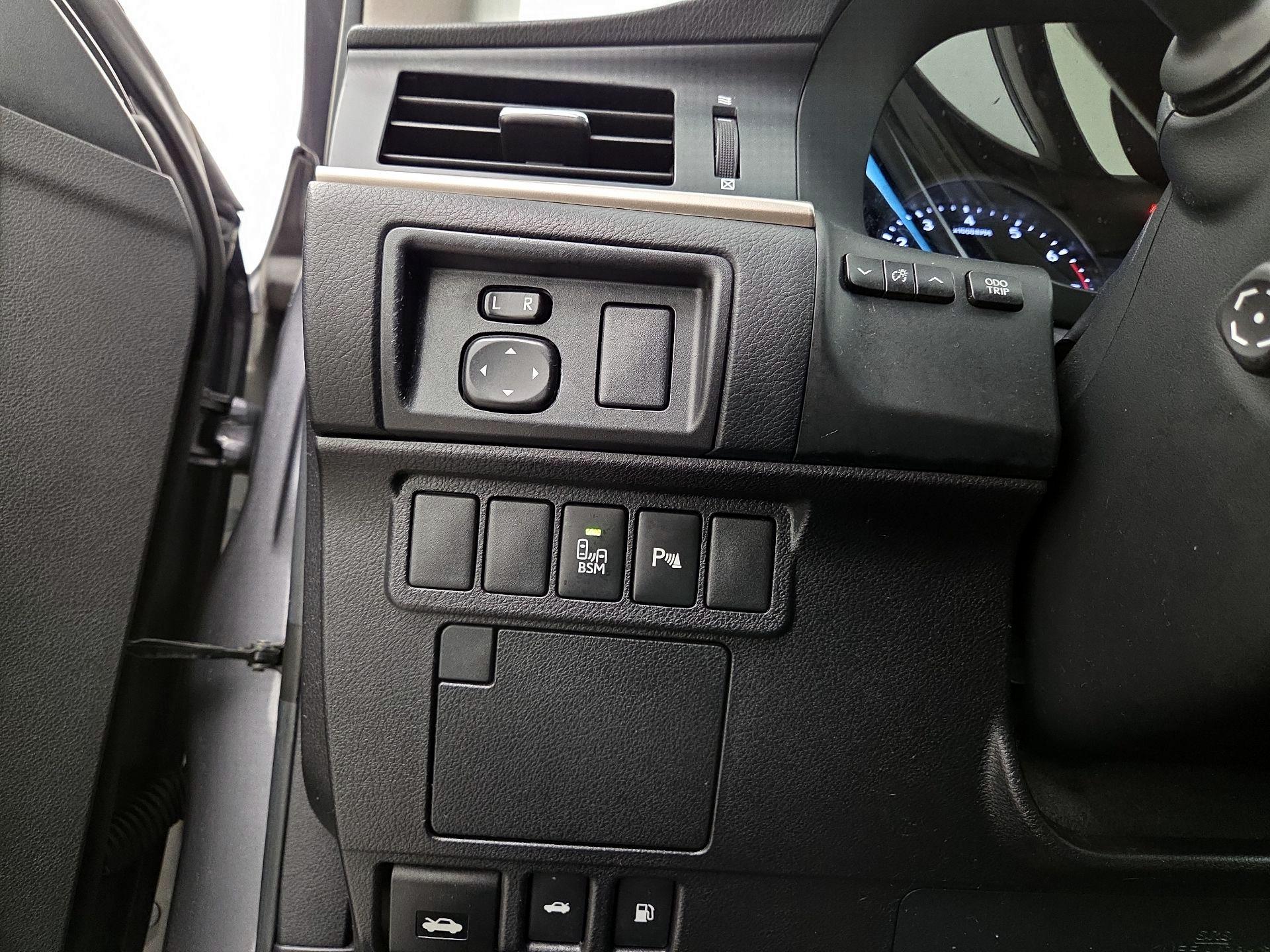 Thumbnail: 2014 Lexus ES - 13