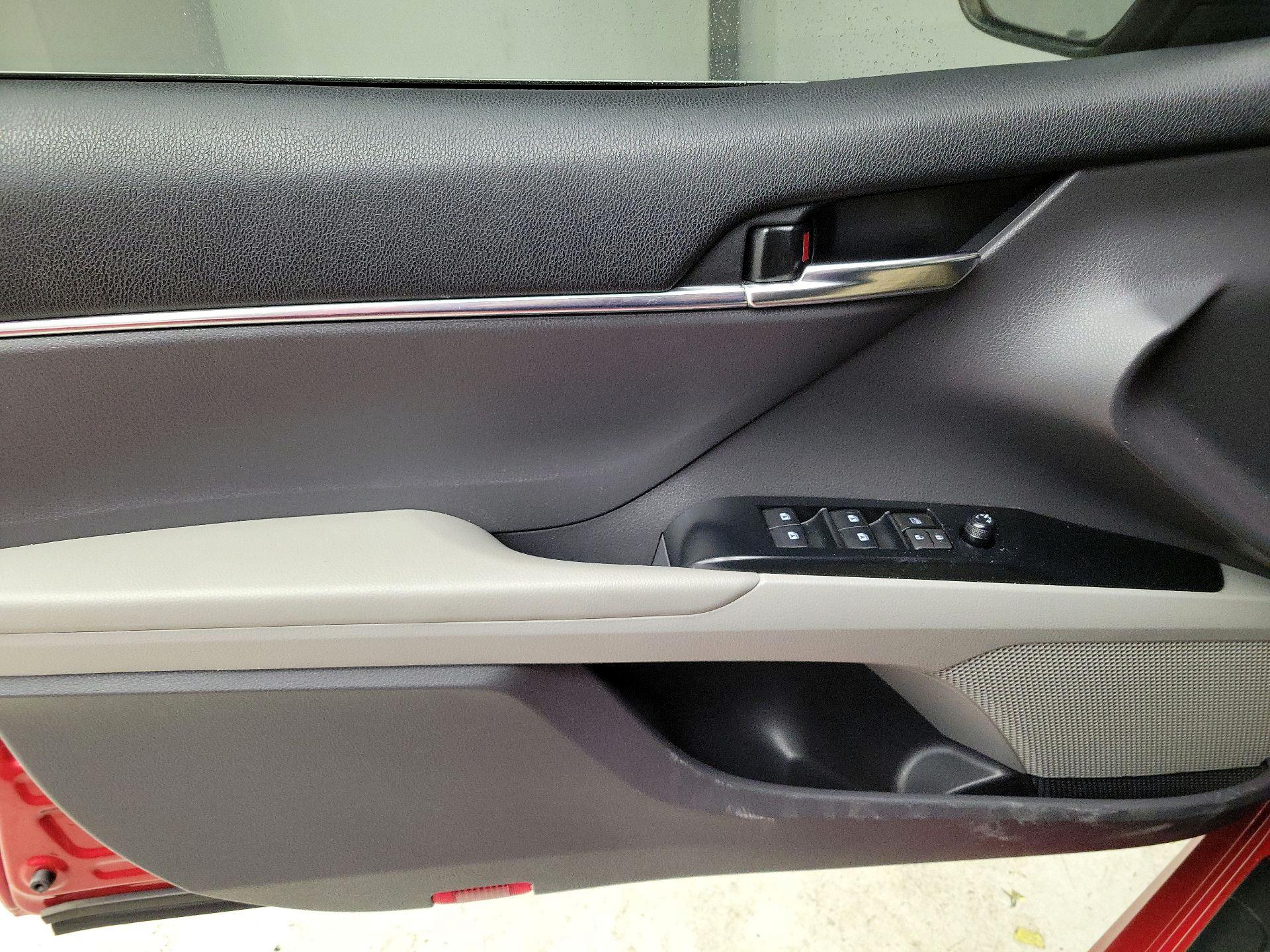 Thumbnail: 2020 Toyota Camry - 12