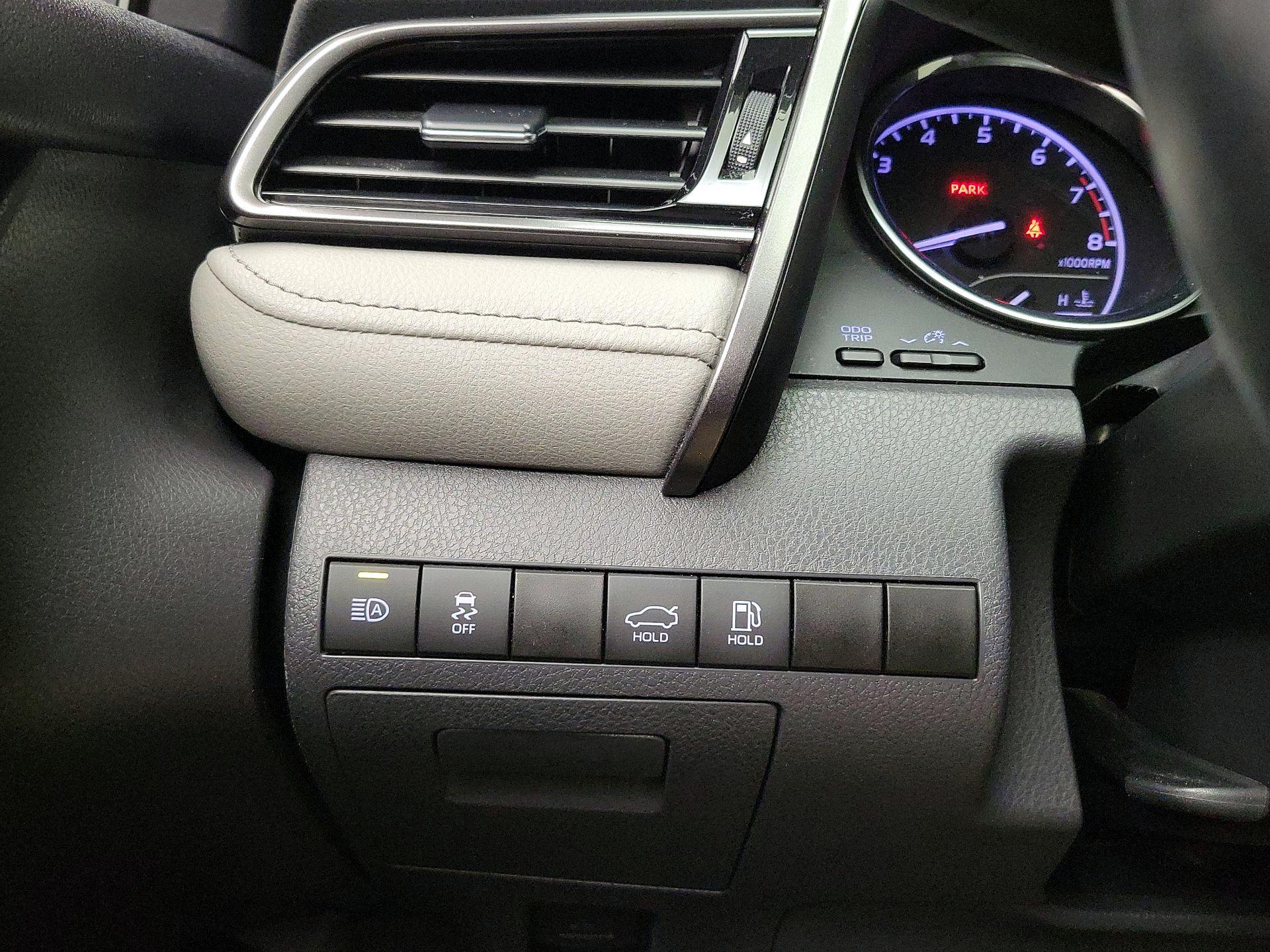 Thumbnail: 2020 Toyota Camry - 13