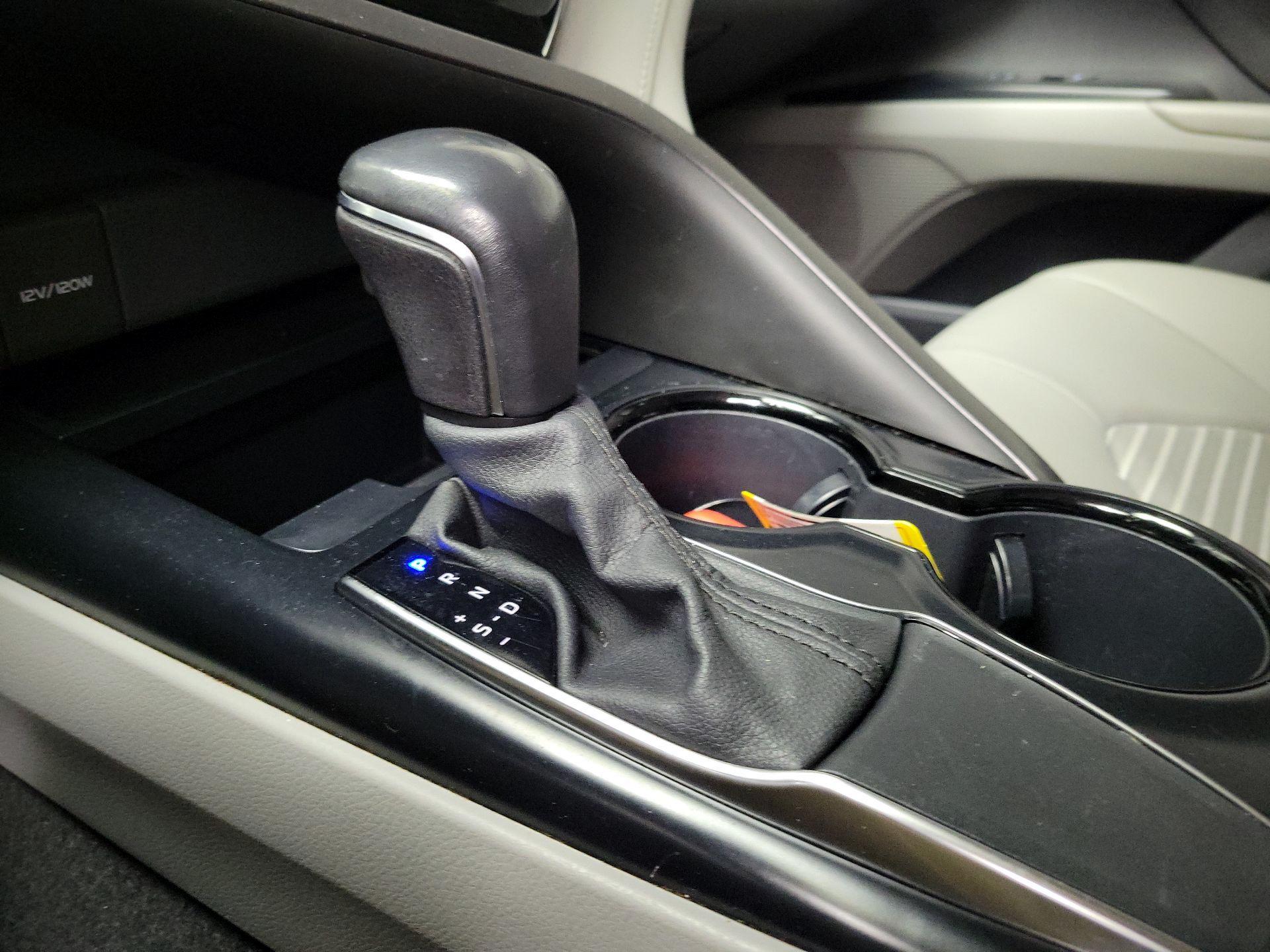 Thumbnail: 2020 Toyota Camry - 17