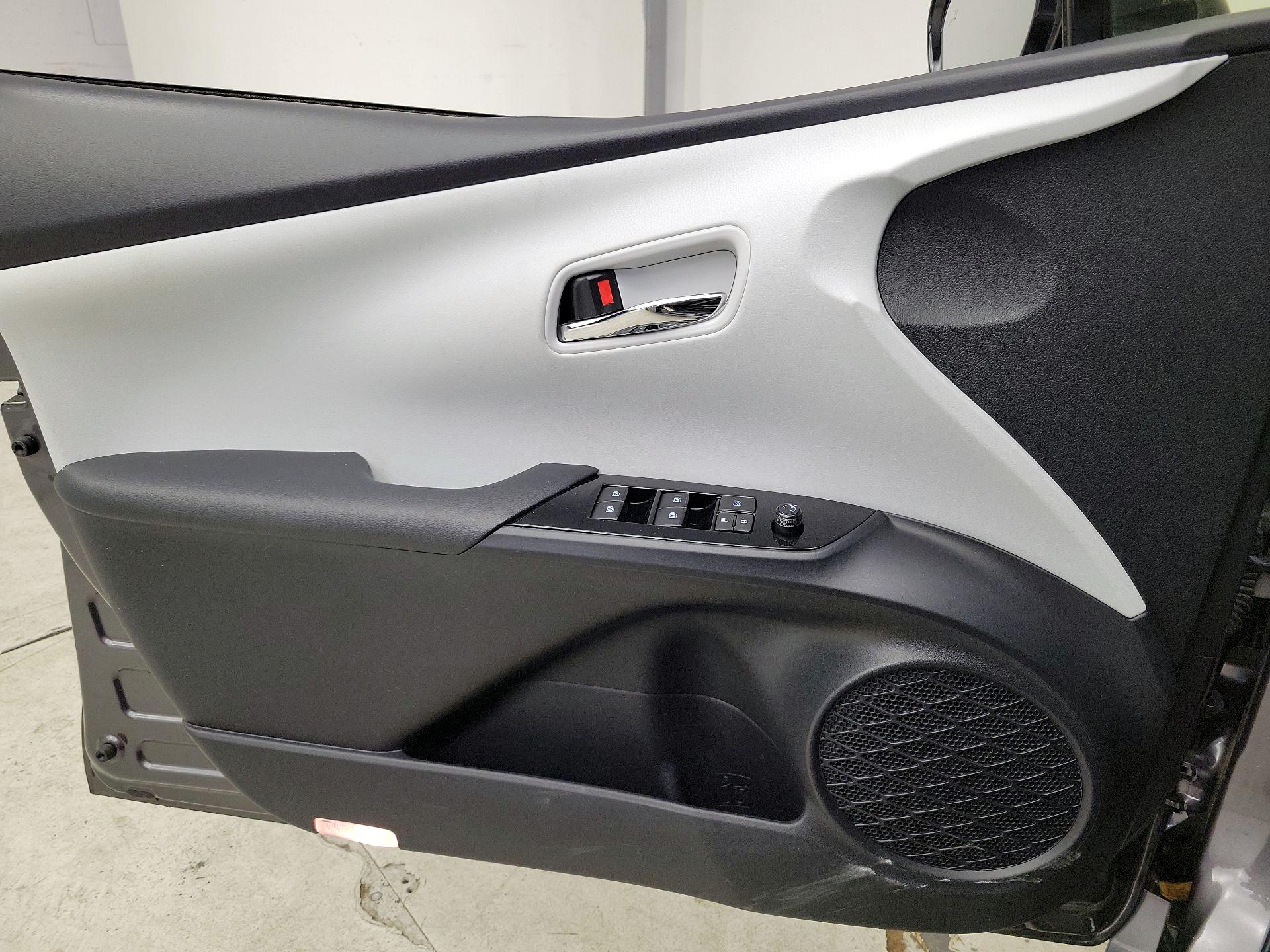 Thumbnail: 2018 Toyota Prius - 12