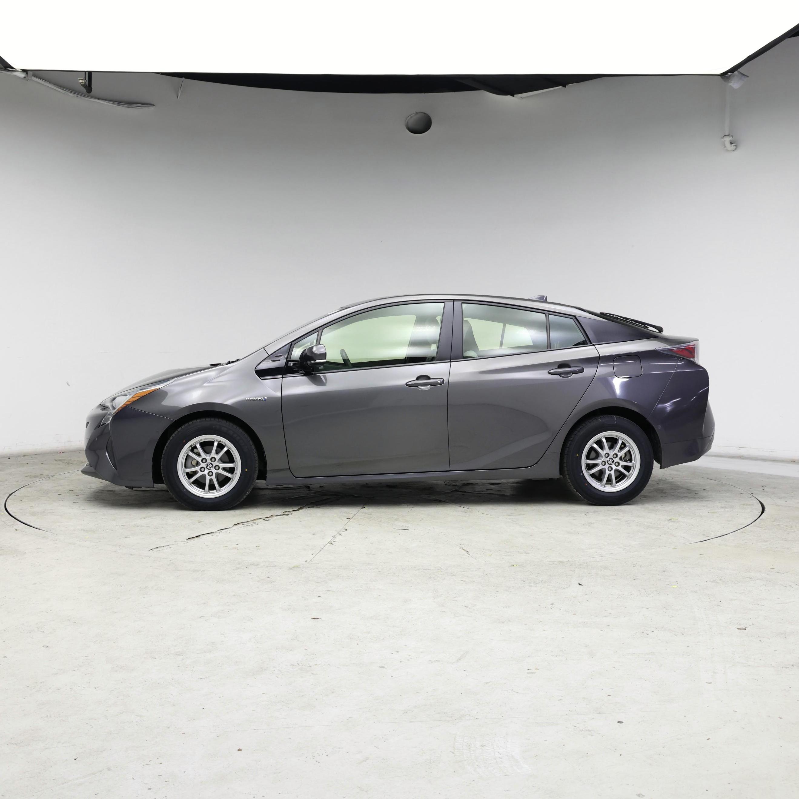 Thumbnail: 2018 Toyota Prius - 3