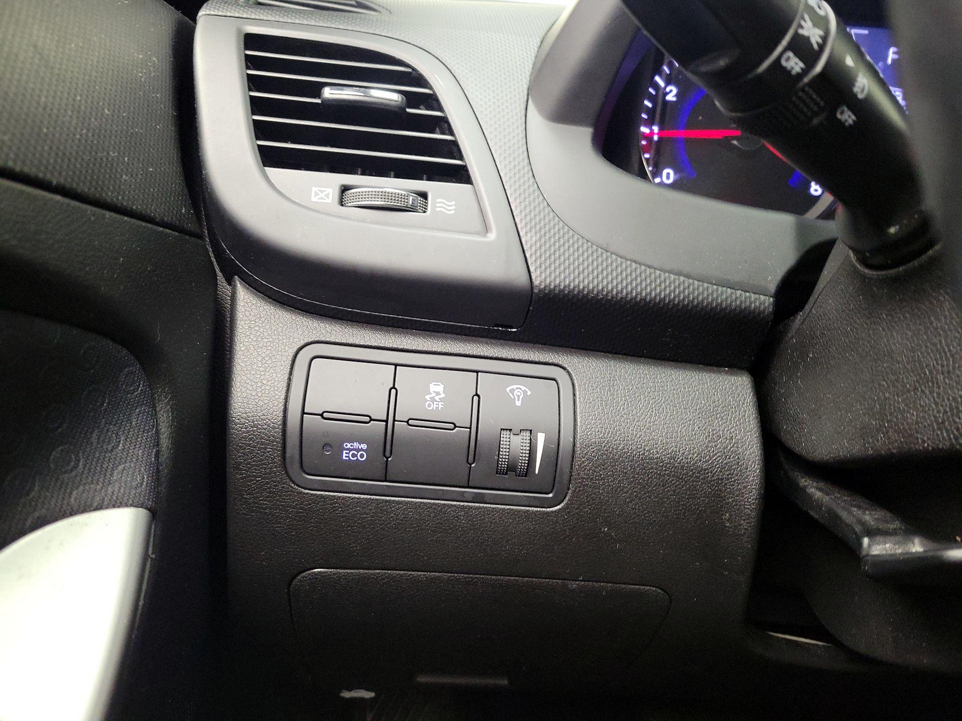 Thumbnail: 2014 Hyundai Accent - 13