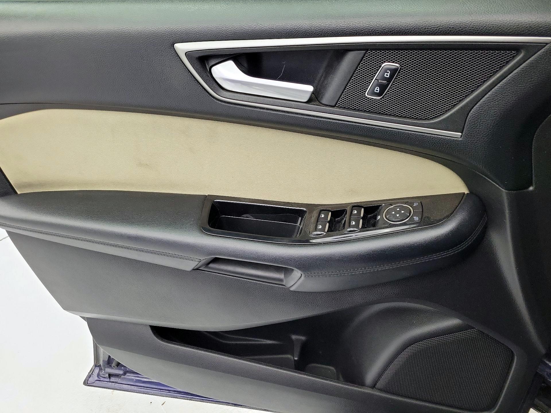 Thumbnail: 2016 Ford Edge - 12