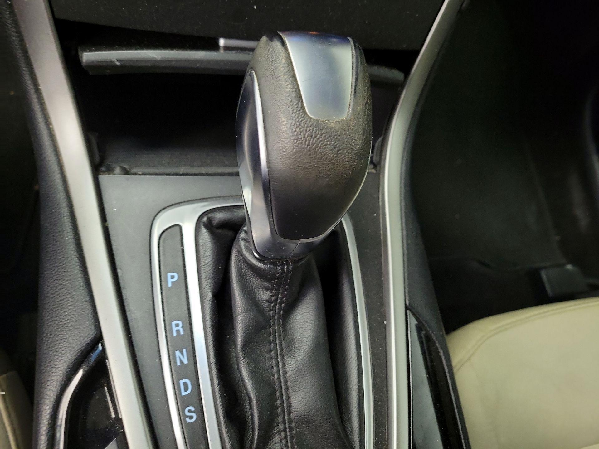 Thumbnail: 2016 Ford Edge - 17