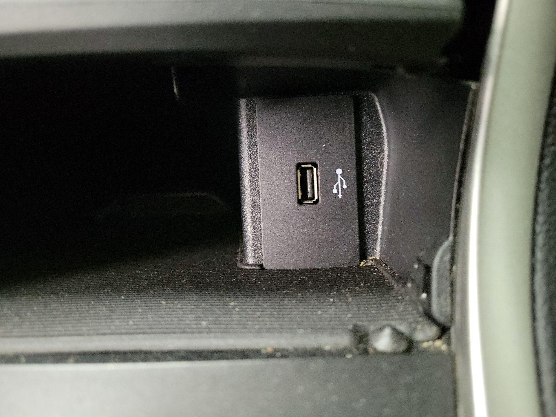 Thumbnail: 2016 Ford Edge - 18