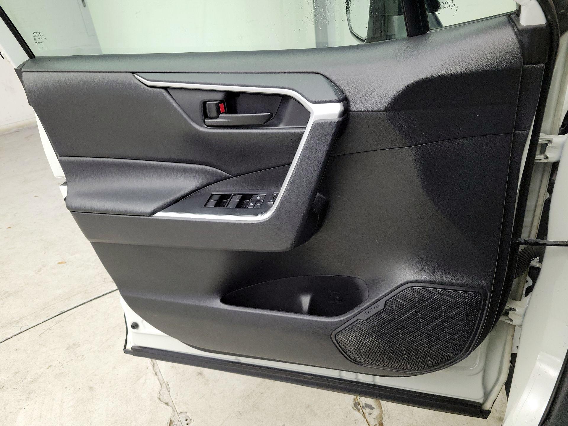 Thumbnail: 2021 Toyota RAV4 - 12