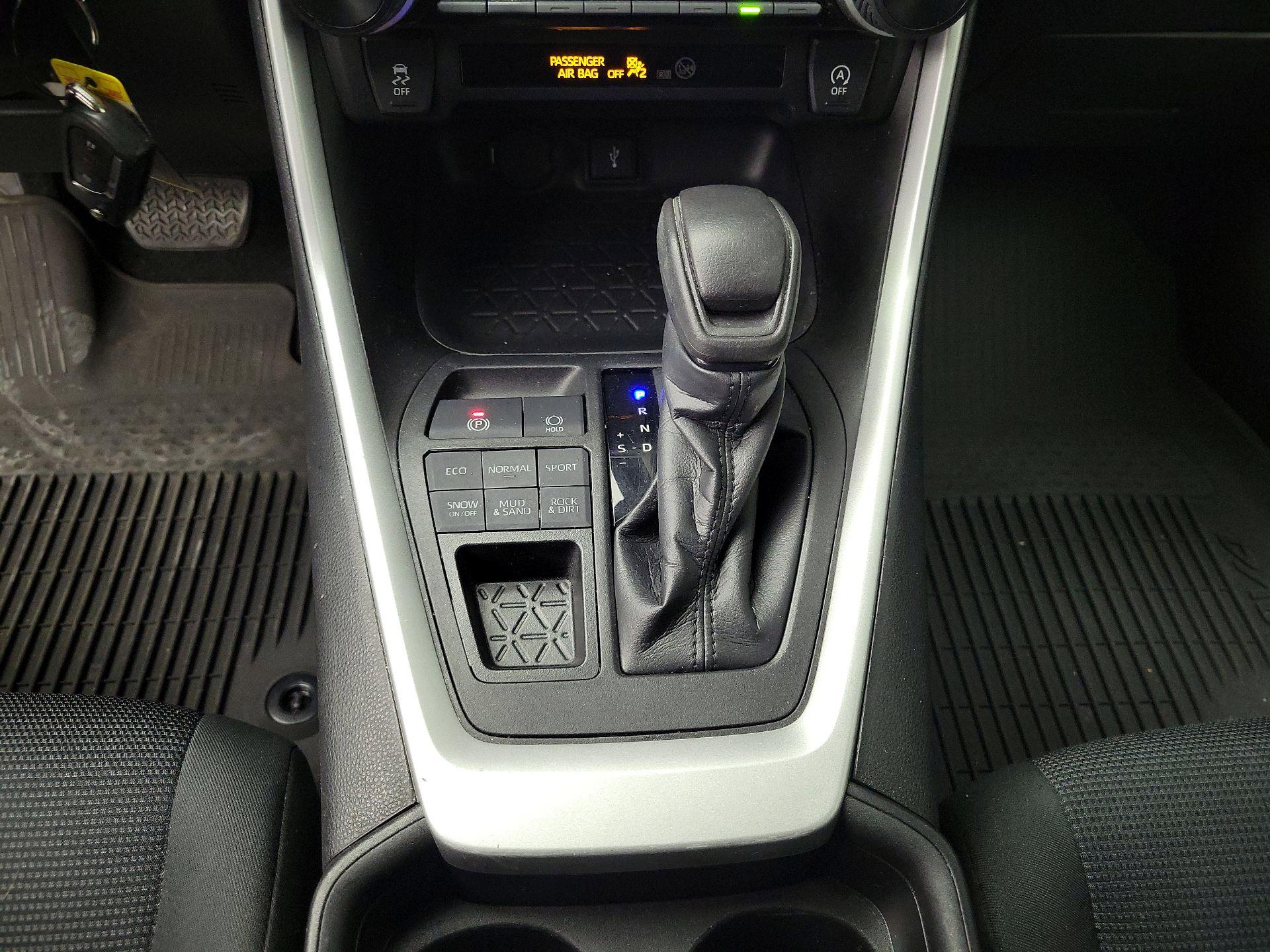 Thumbnail: 2021 Toyota RAV4 - 17