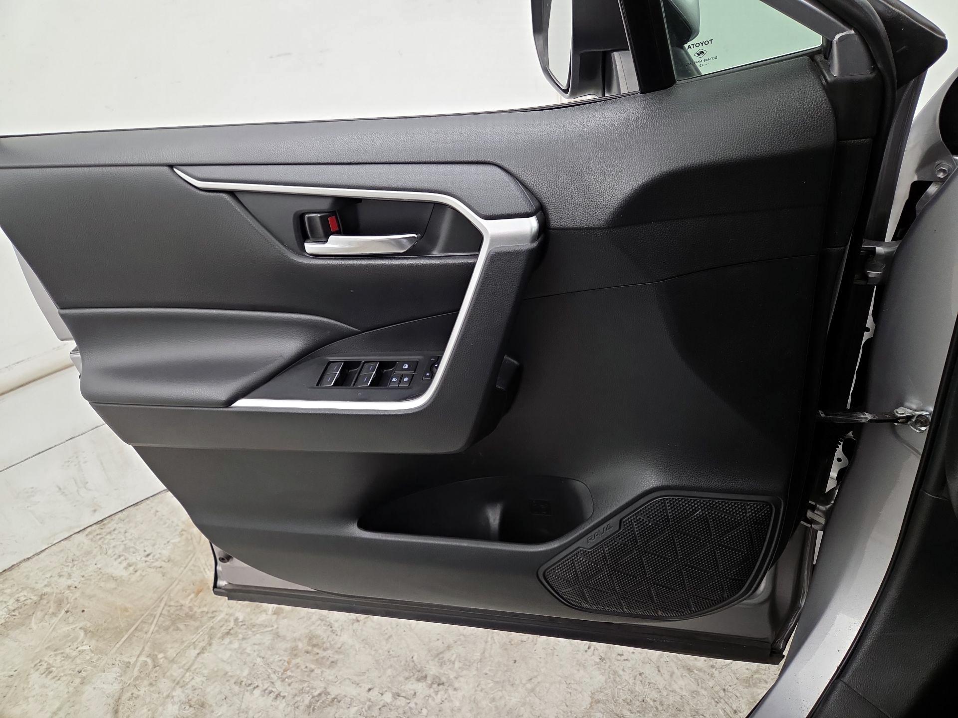 Thumbnail: 2022 Toyota RAV4 - 12