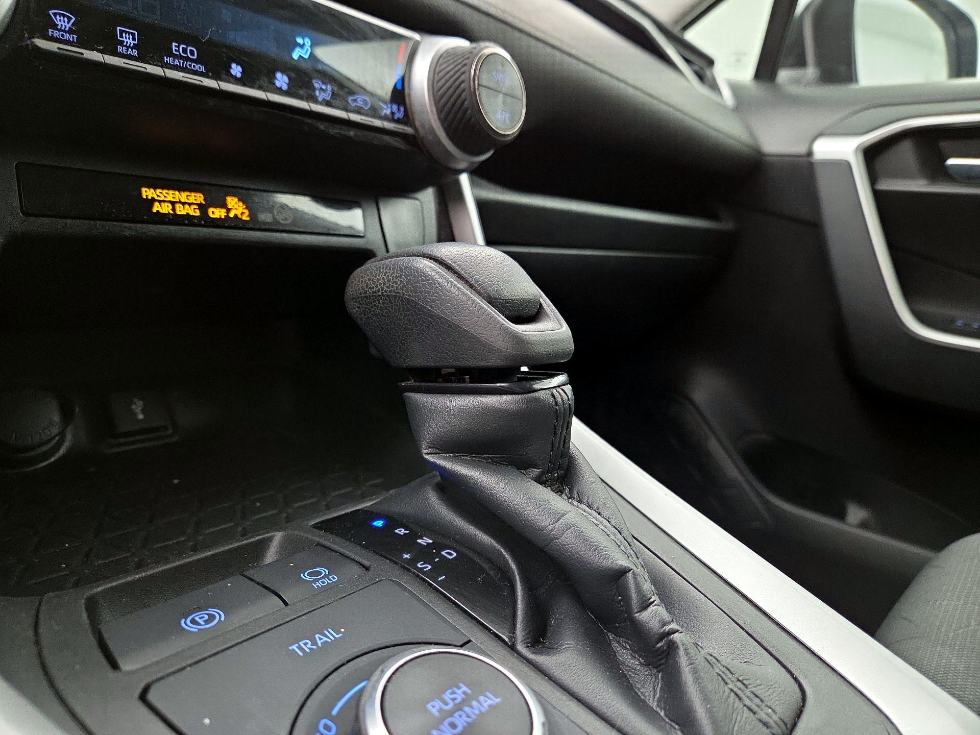 Thumbnail: 2022 Toyota RAV4 - 17