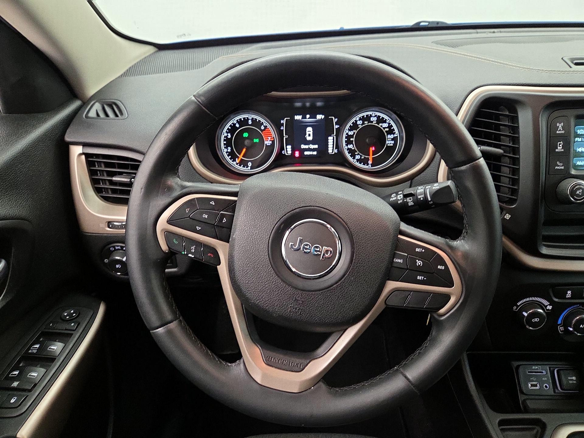 Thumbnail: 2018 Jeep Cherokee - 10