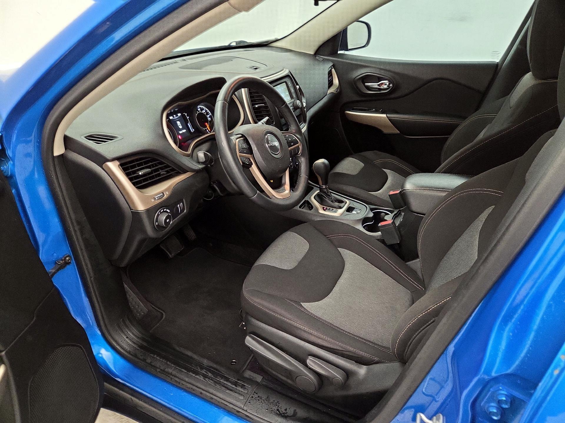 Thumbnail: 2018 Jeep Cherokee - 11