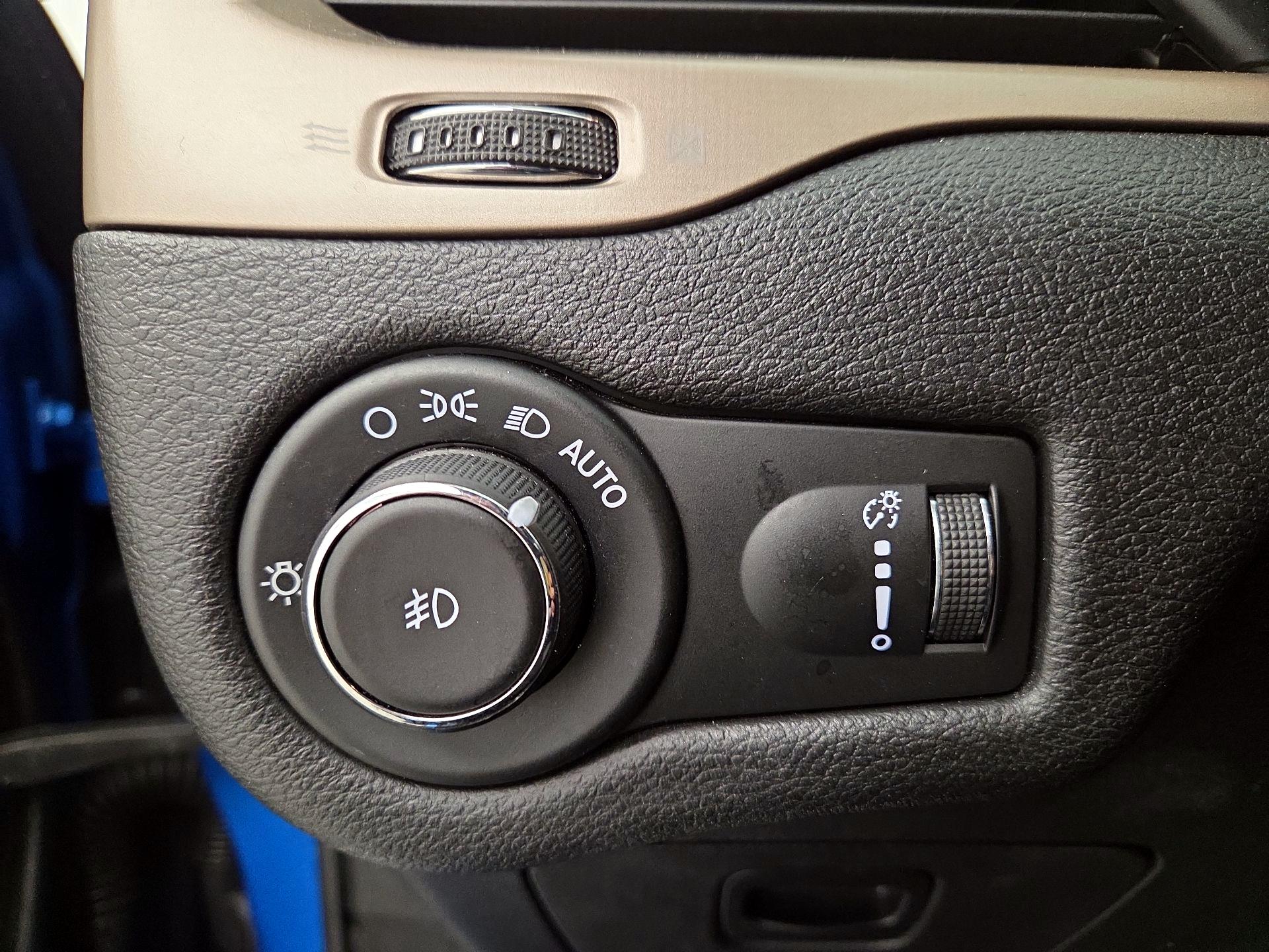 Thumbnail: 2018 Jeep Cherokee - 13