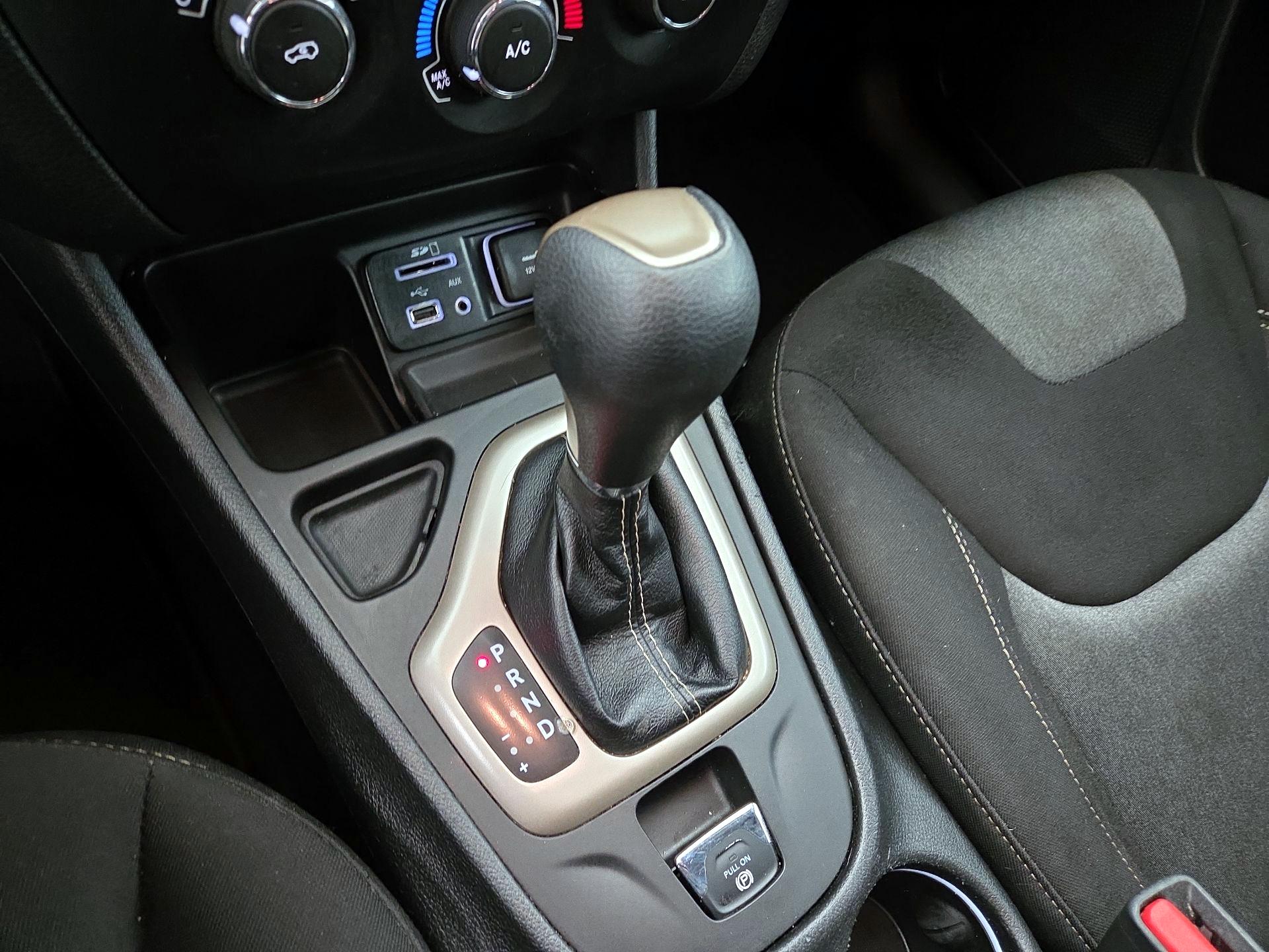 Thumbnail: 2018 Jeep Cherokee - 17