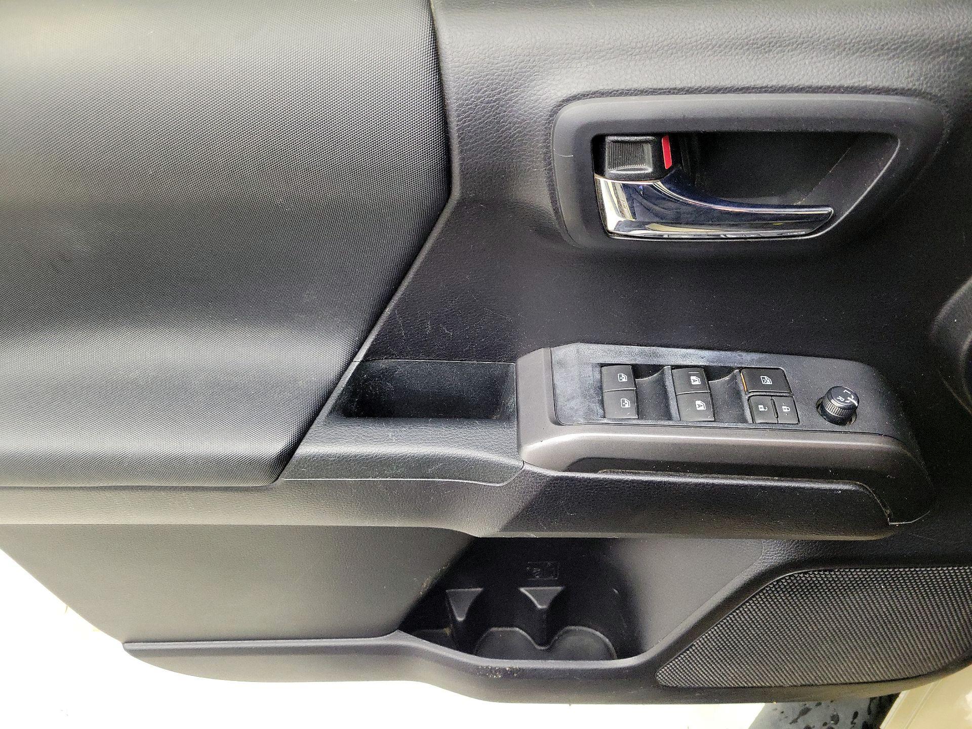 Thumbnail: 2020 Toyota Tacoma - 12