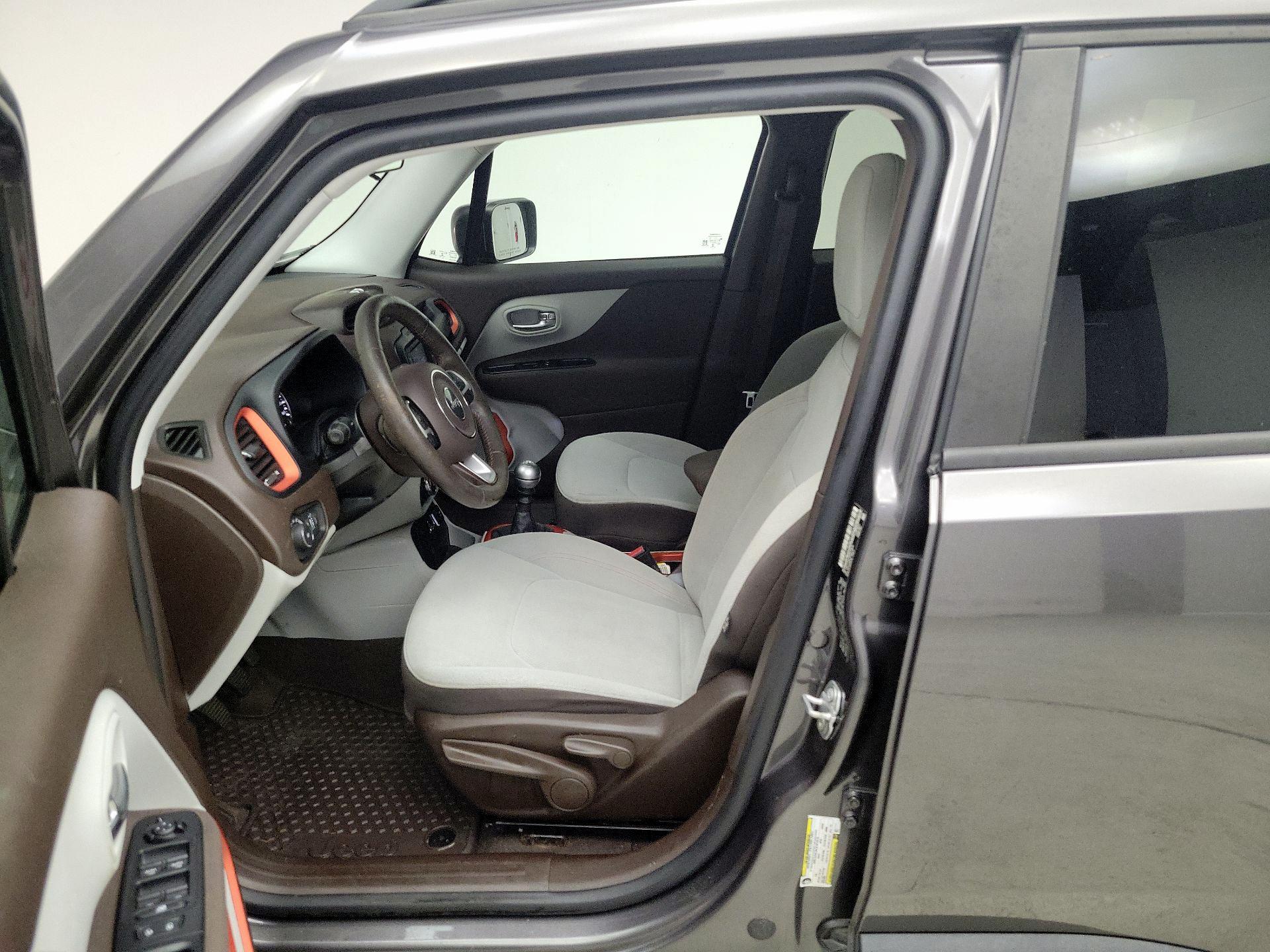 Thumbnail: 2017 Jeep Renegade - 11