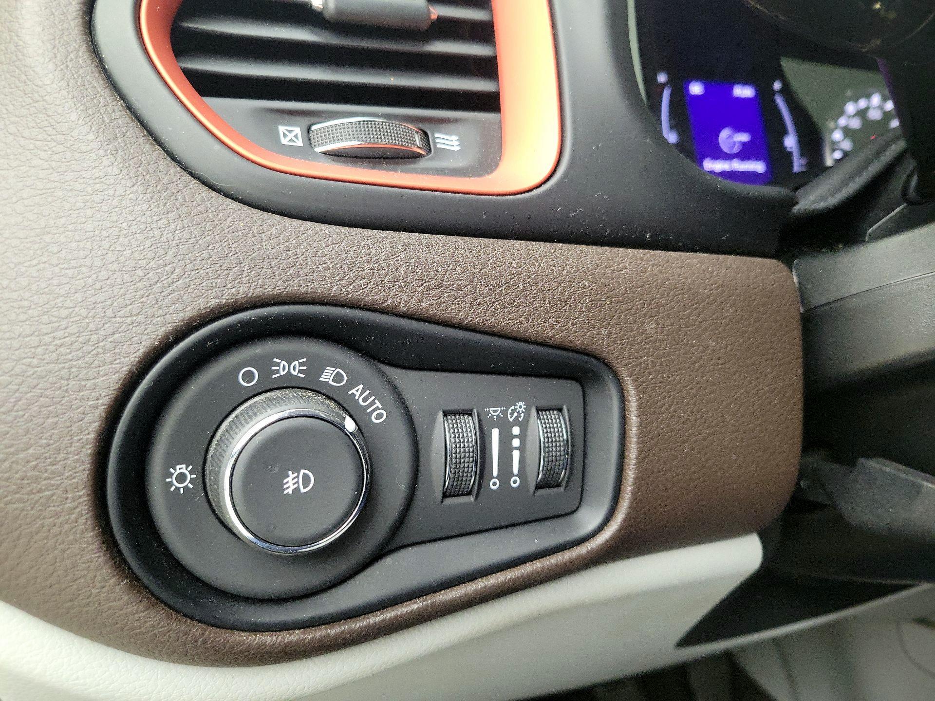 Thumbnail: 2017 Jeep Renegade - 13