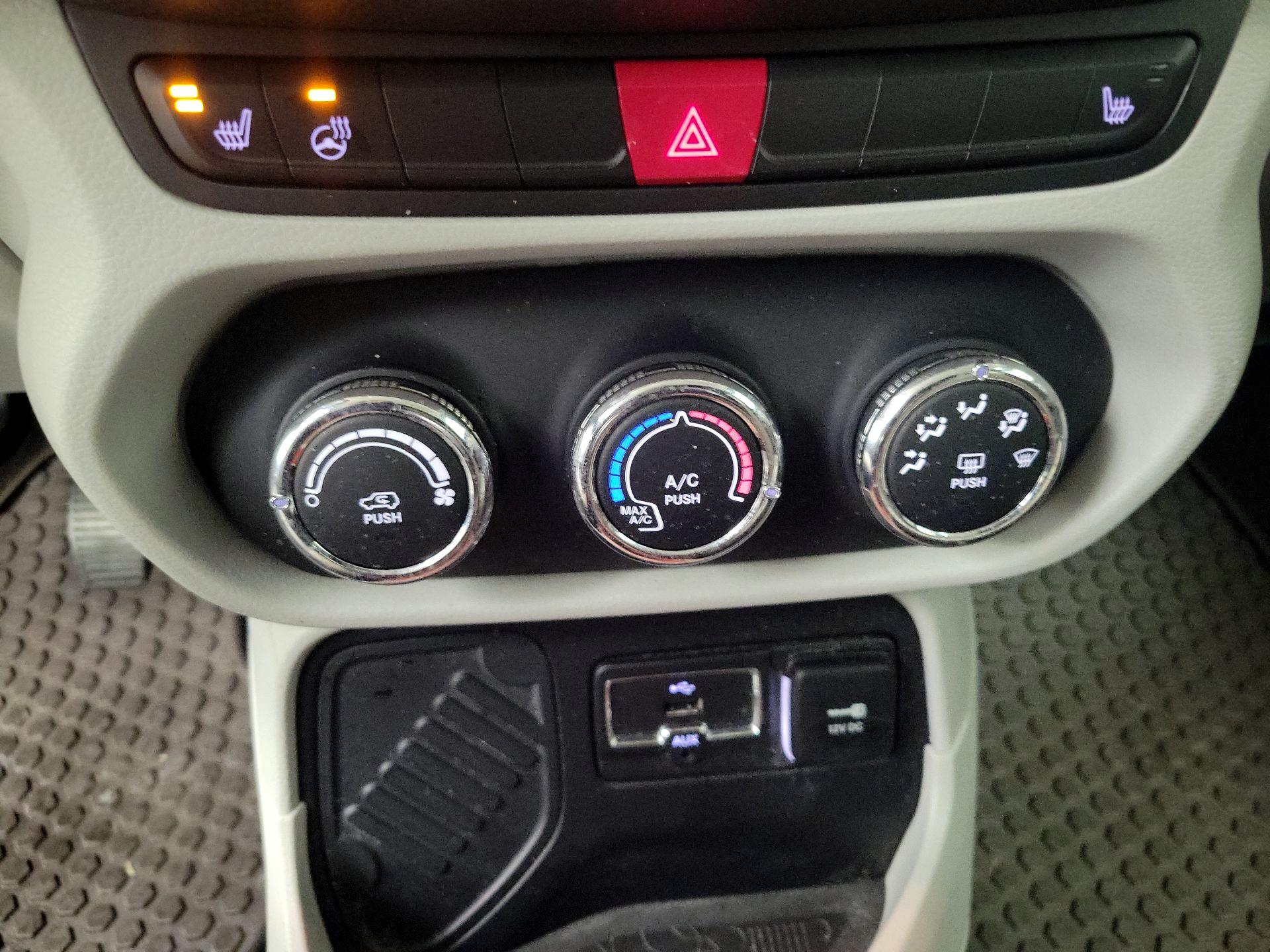 Thumbnail: 2017 Jeep Renegade - 17