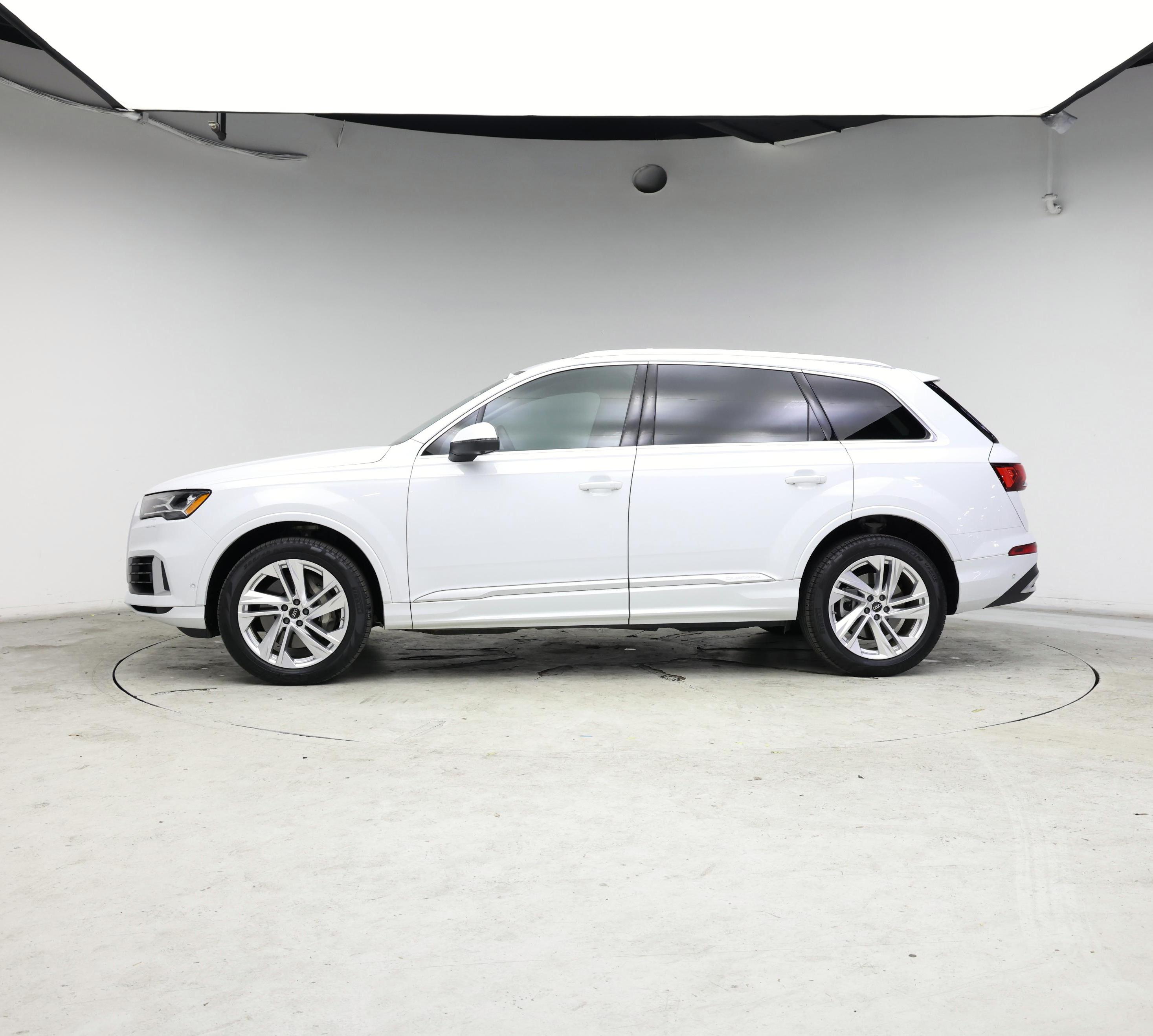 Thumbnail: 2023 Audi Q7 - 3