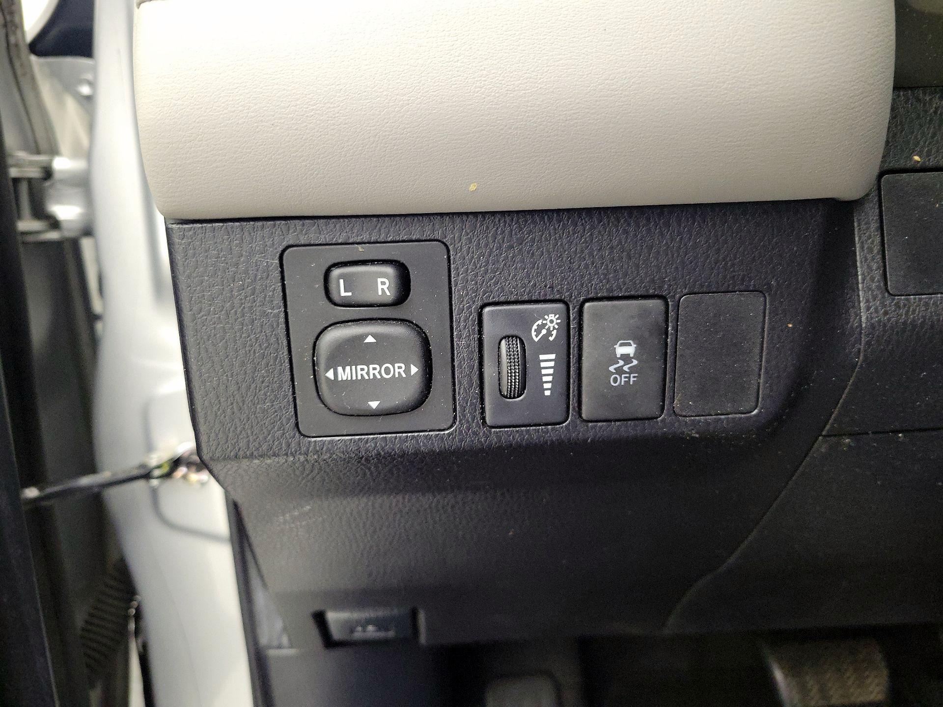 Thumbnail: 2015 Toyota RAV4 - 13