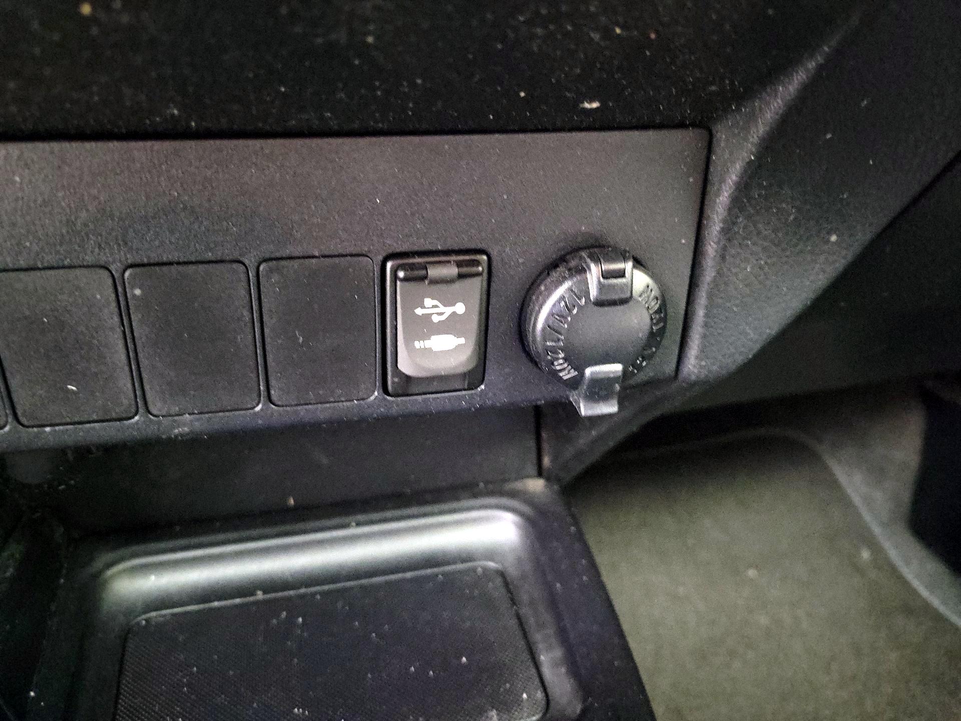 Thumbnail: 2015 Toyota RAV4 - 18