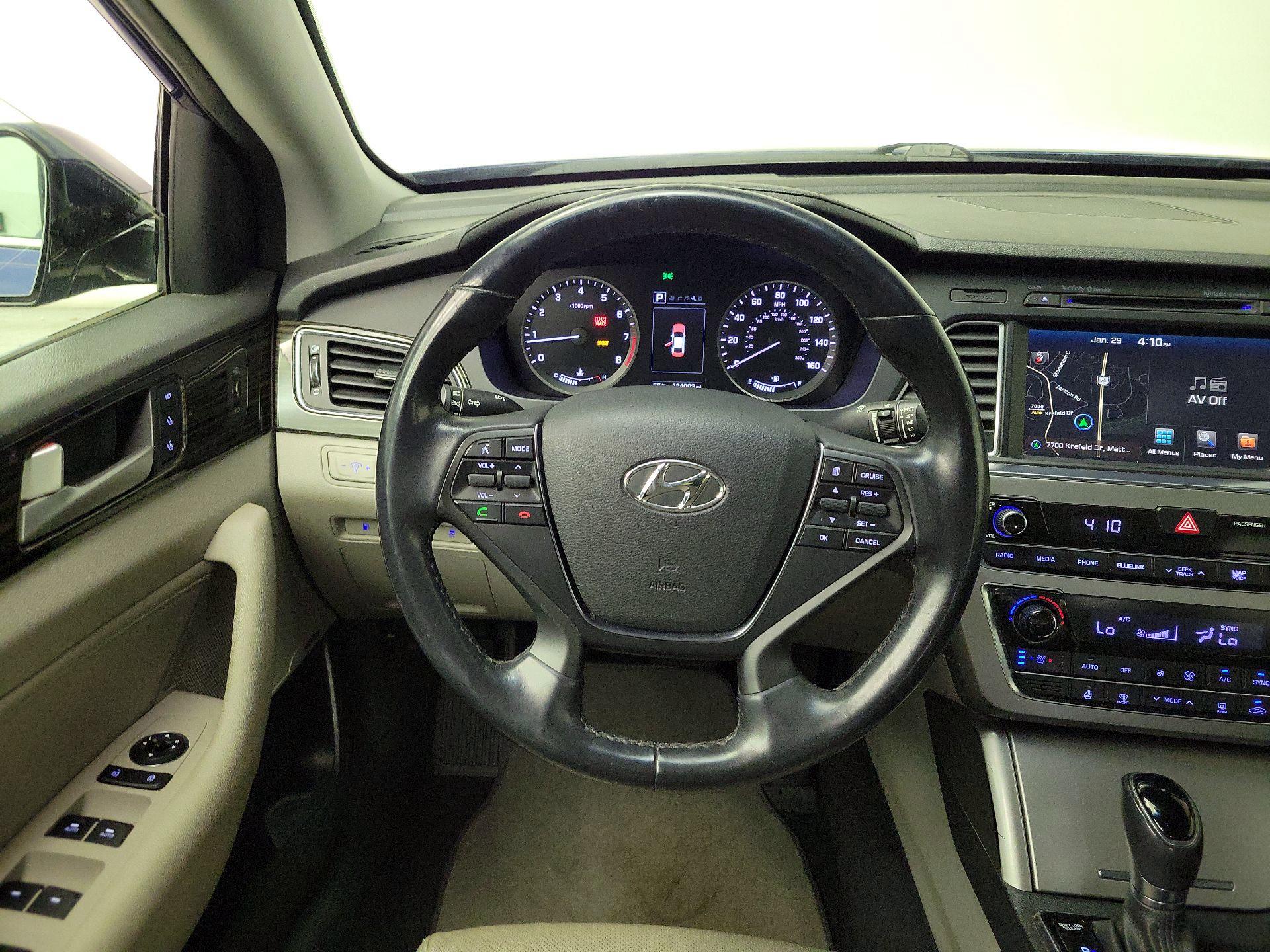 Thumbnail: 2016 Hyundai Sonata - 10