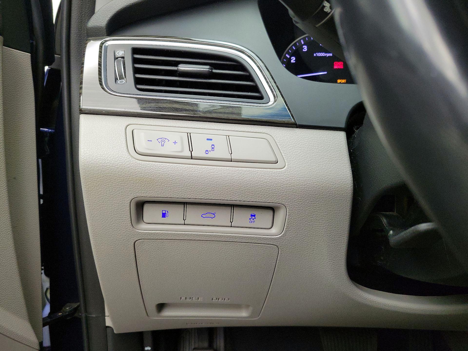 Thumbnail: 2016 Hyundai Sonata - 13