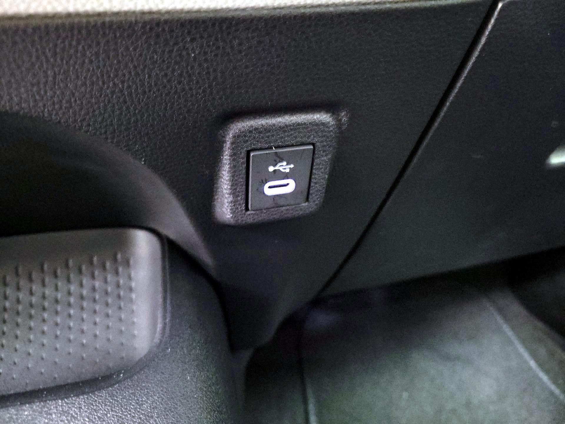 Thumbnail: 2025 Toyota Corolla - 18