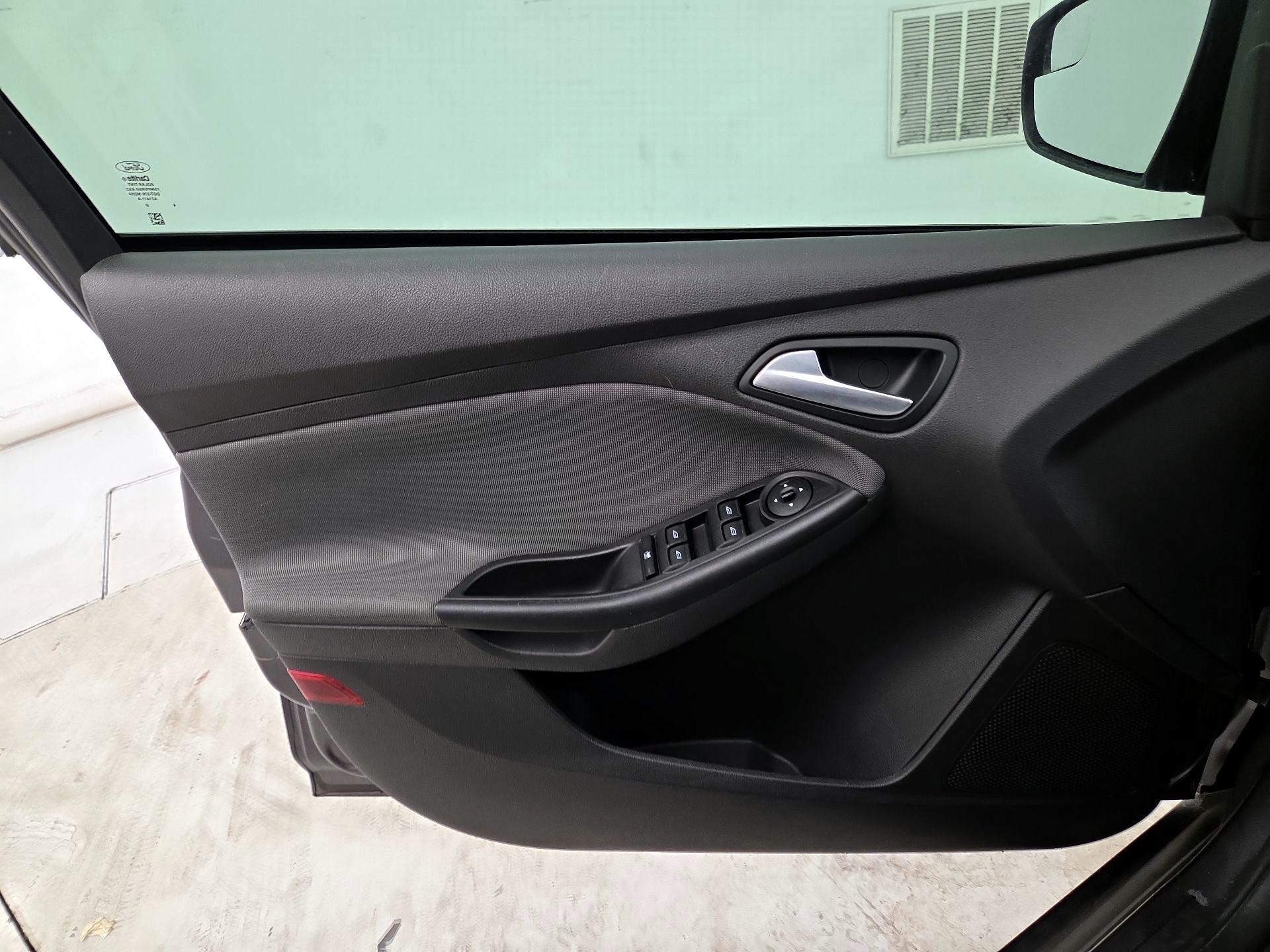 Thumbnail: 2014 Ford Focus - 12