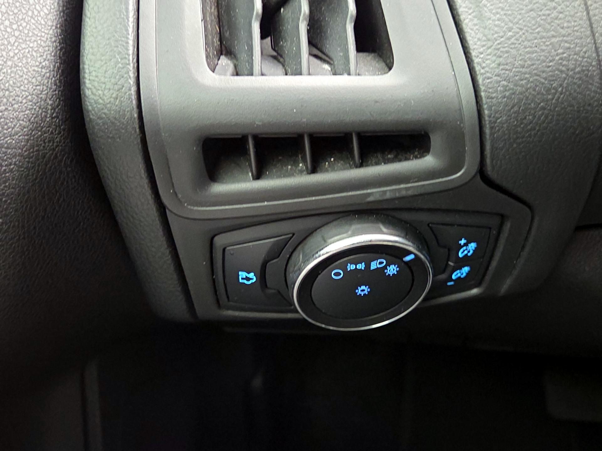 Thumbnail: 2014 Ford Focus - 13